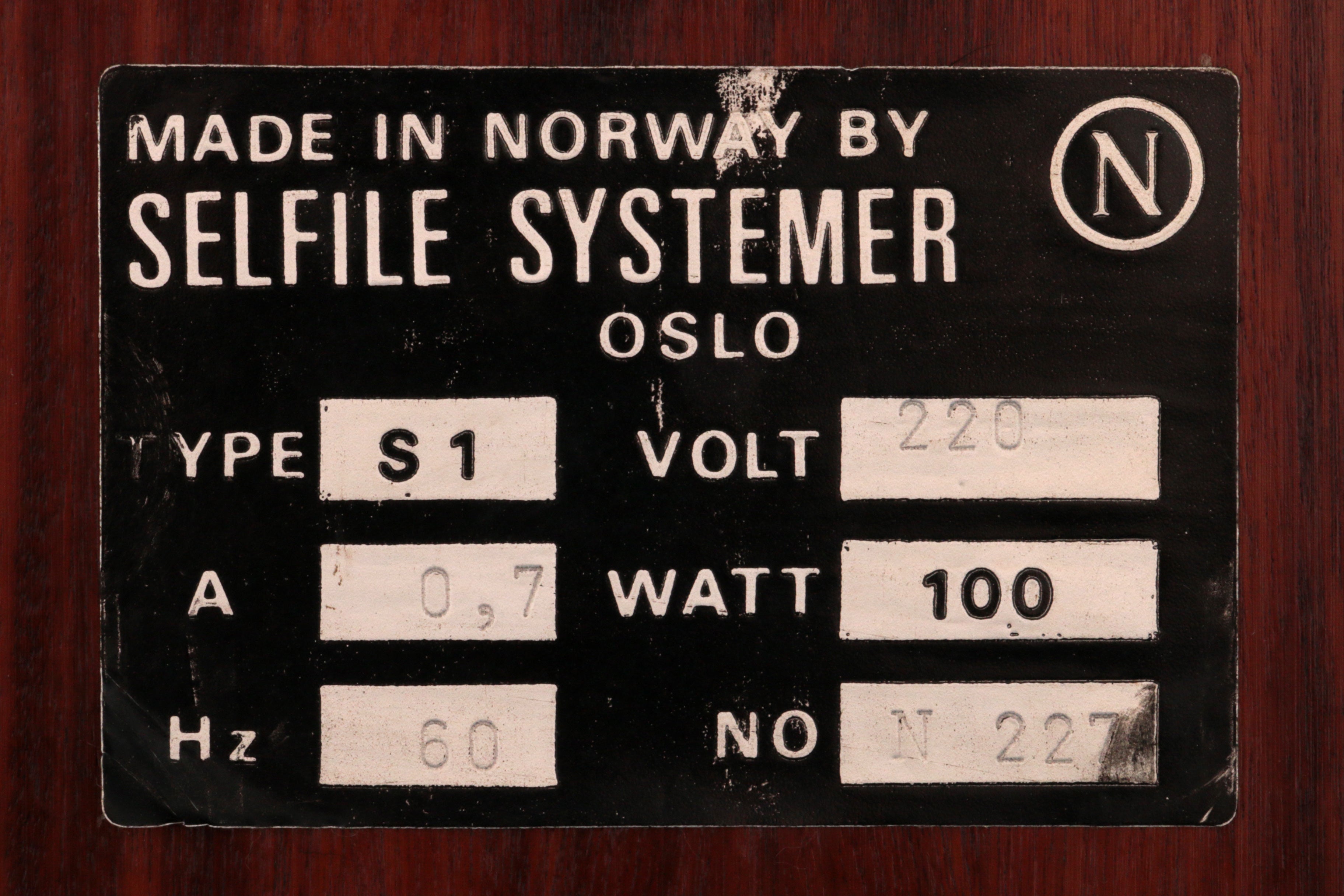 Timeless Scandinavian Mini-Bar with Mid-Century Charm 1960