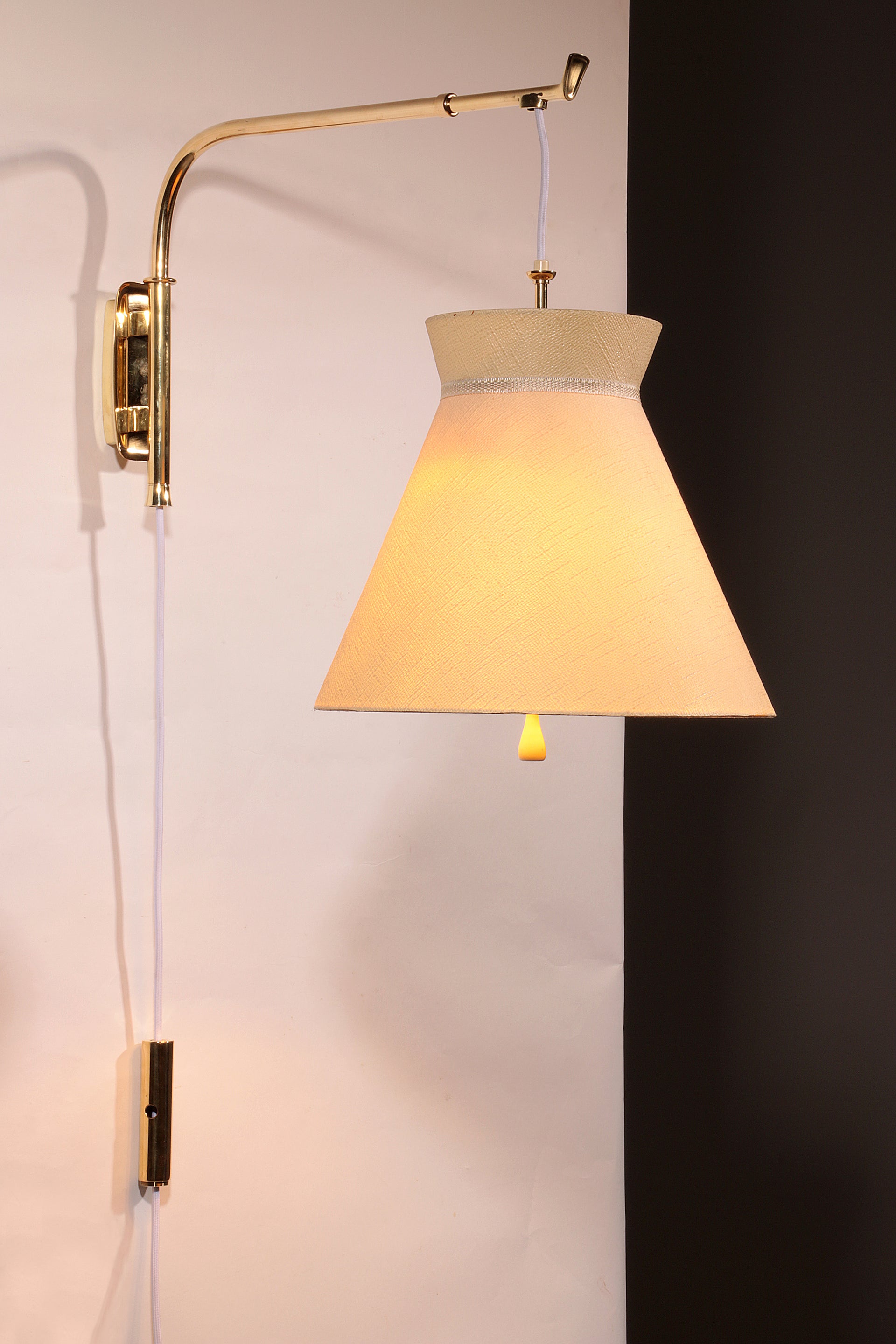 Elegant 1950s Italian Brass Diabolo Wall Lamp very rare