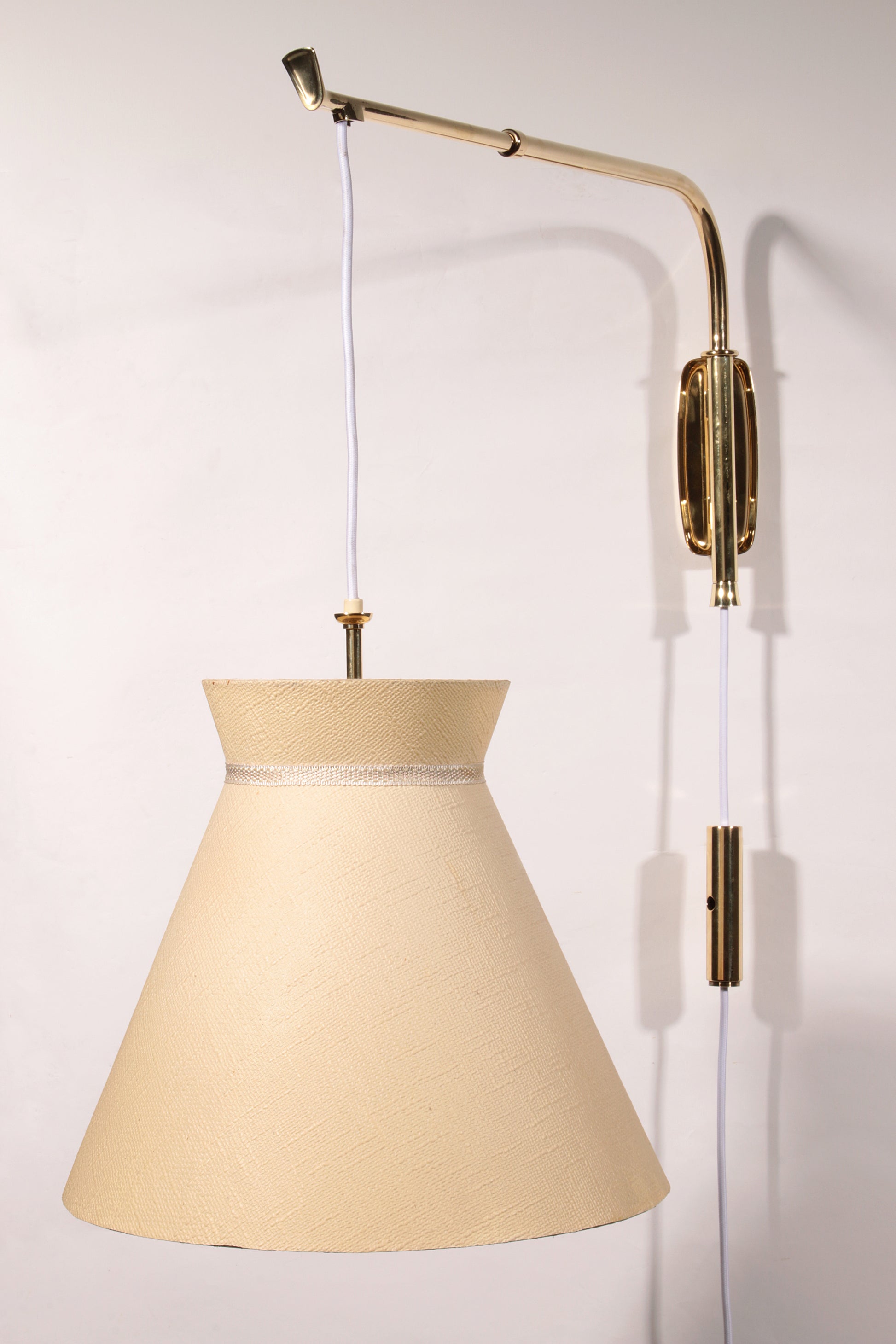 Elegant 1950s Italian Brass Diabolo Wall Lamp very rare