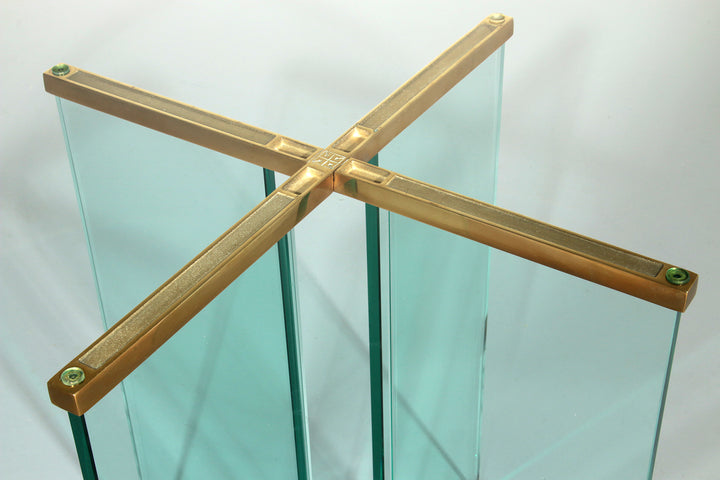  Peter Ghyczy Round Design Table – Timeless Elegance