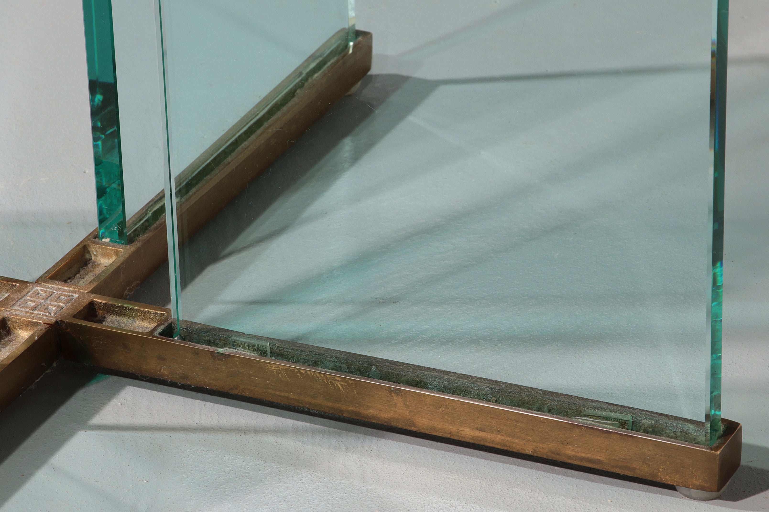  Peter Ghyczy Round Design Table – Timeless Elegance