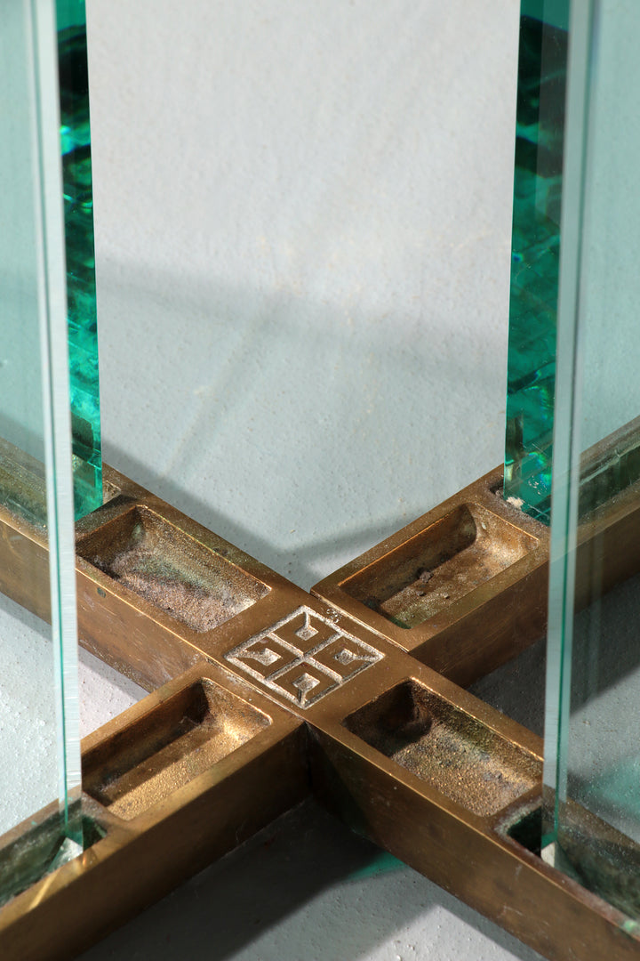  Peter Ghyczy Round Design Table – Timeless Elegance