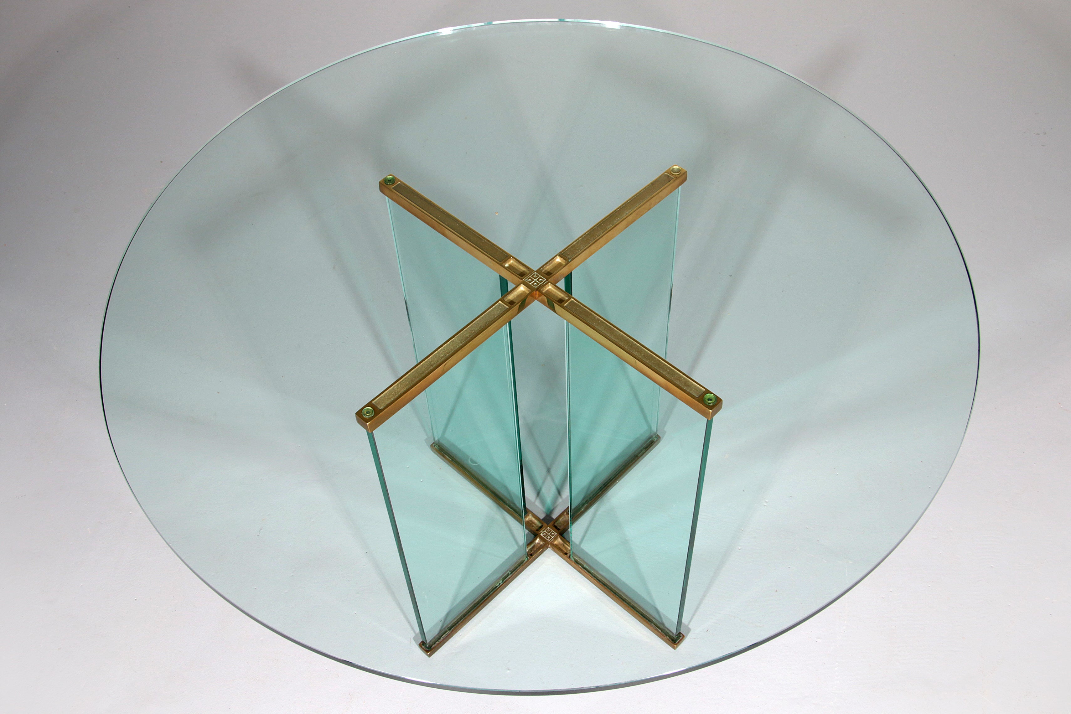  Peter Ghyczy Round Design Table – Timeless Elegance