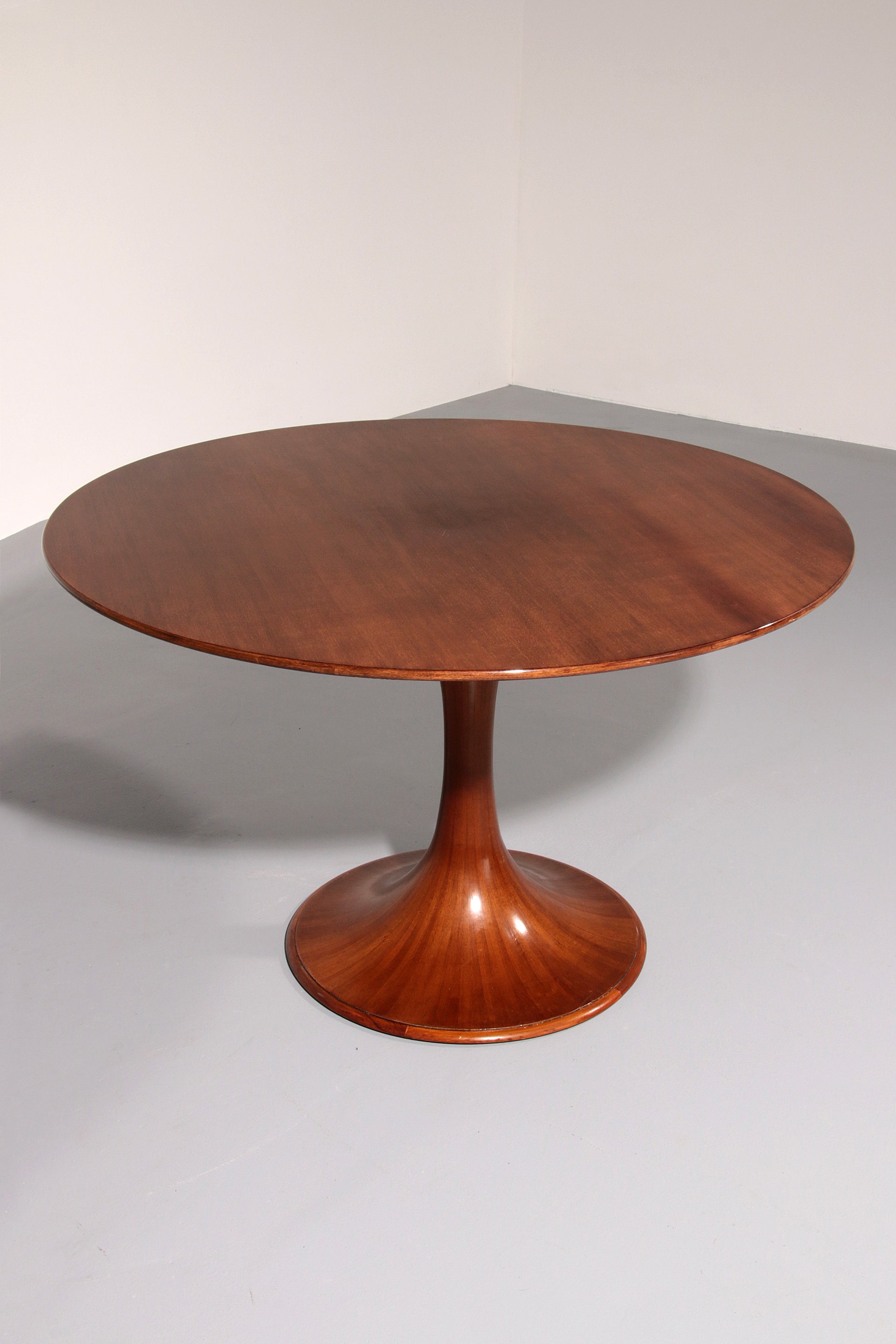 Luigi Massoni Clessidra dining table Mobilia Italy 1959