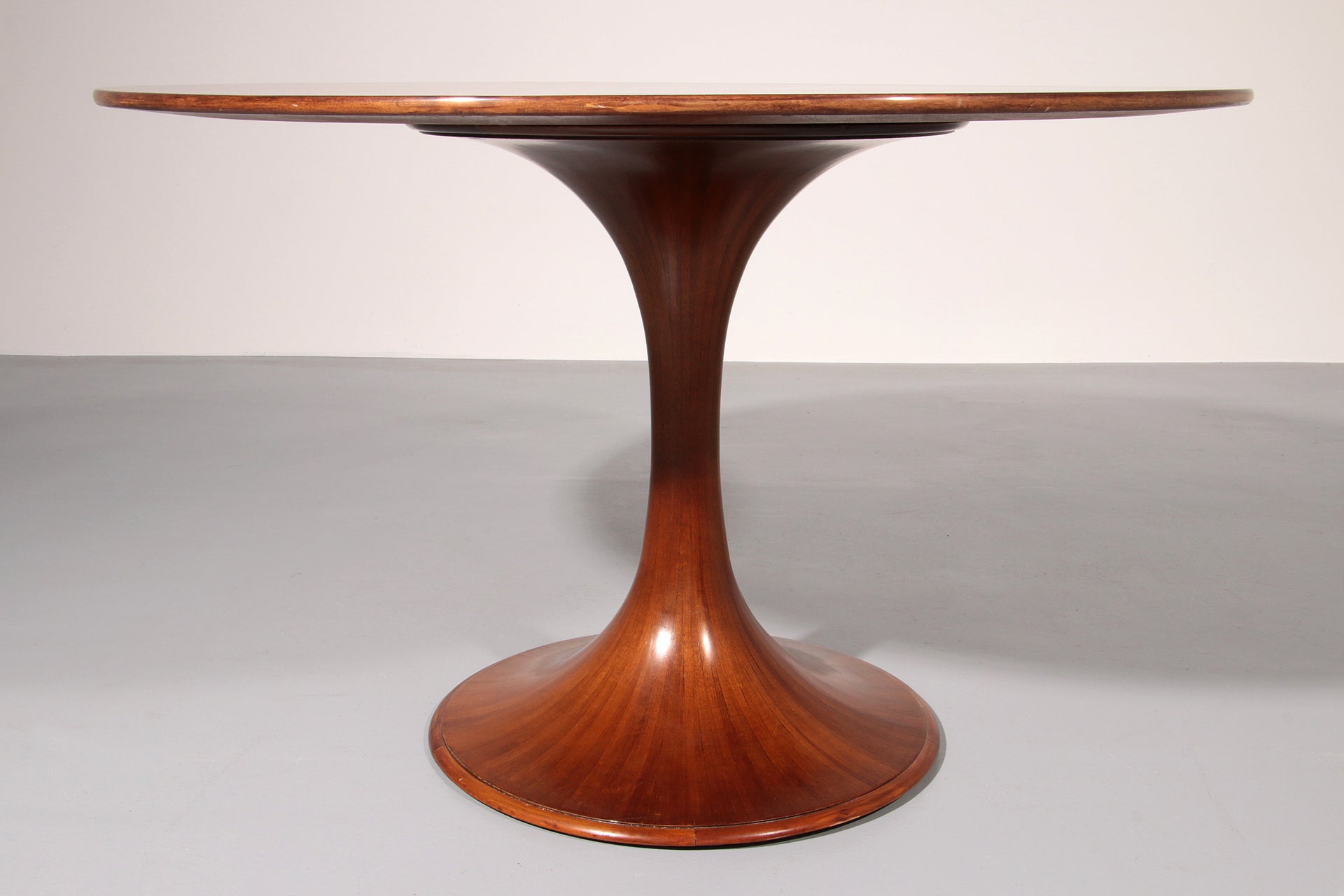 Luigi Massoni Clessidra dining table Mobilia Italy 1959