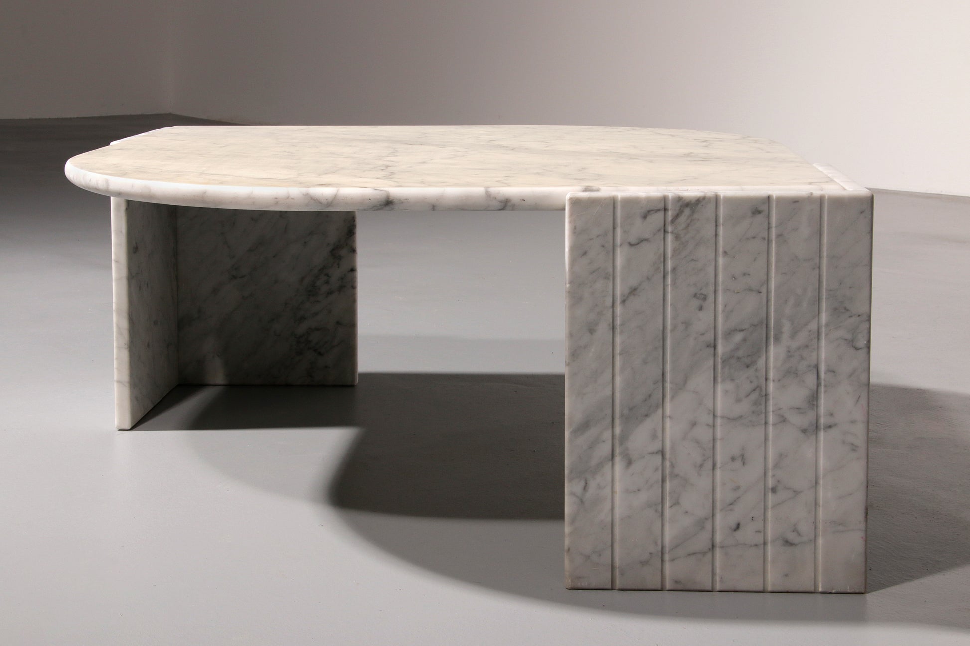 Italian Teardrop Shaped Marble Coffee Table, 1980s 