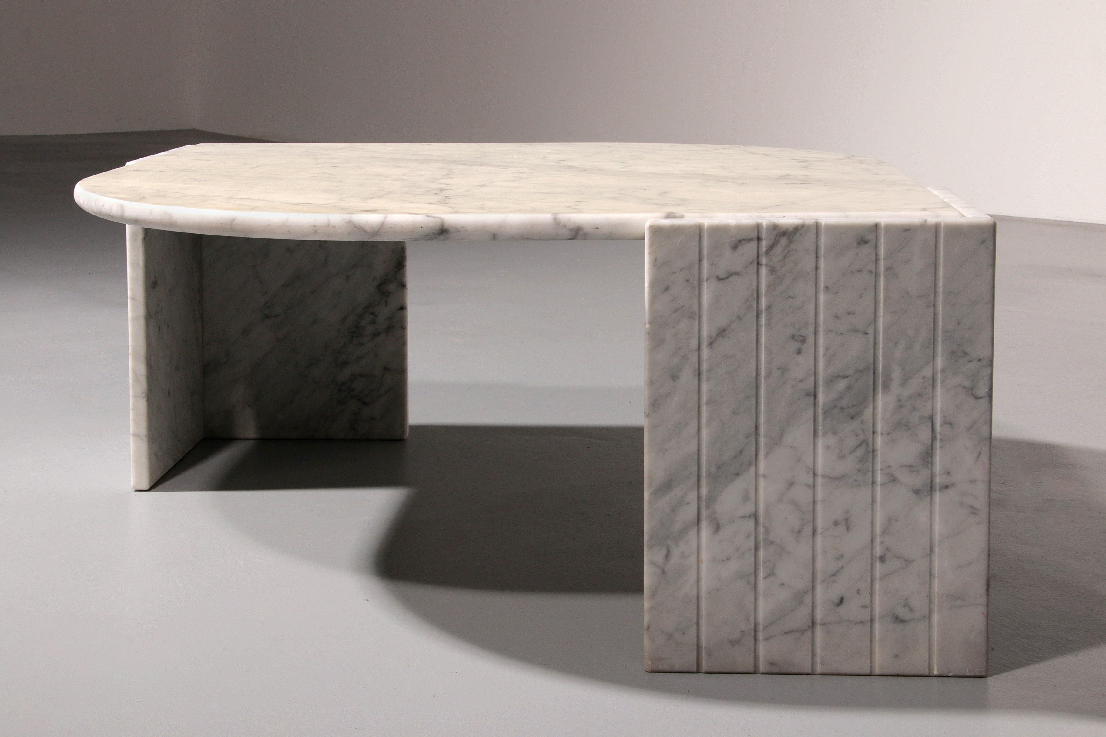 Italian Teardrop Shaped Marble Coffee Table, 1980s 