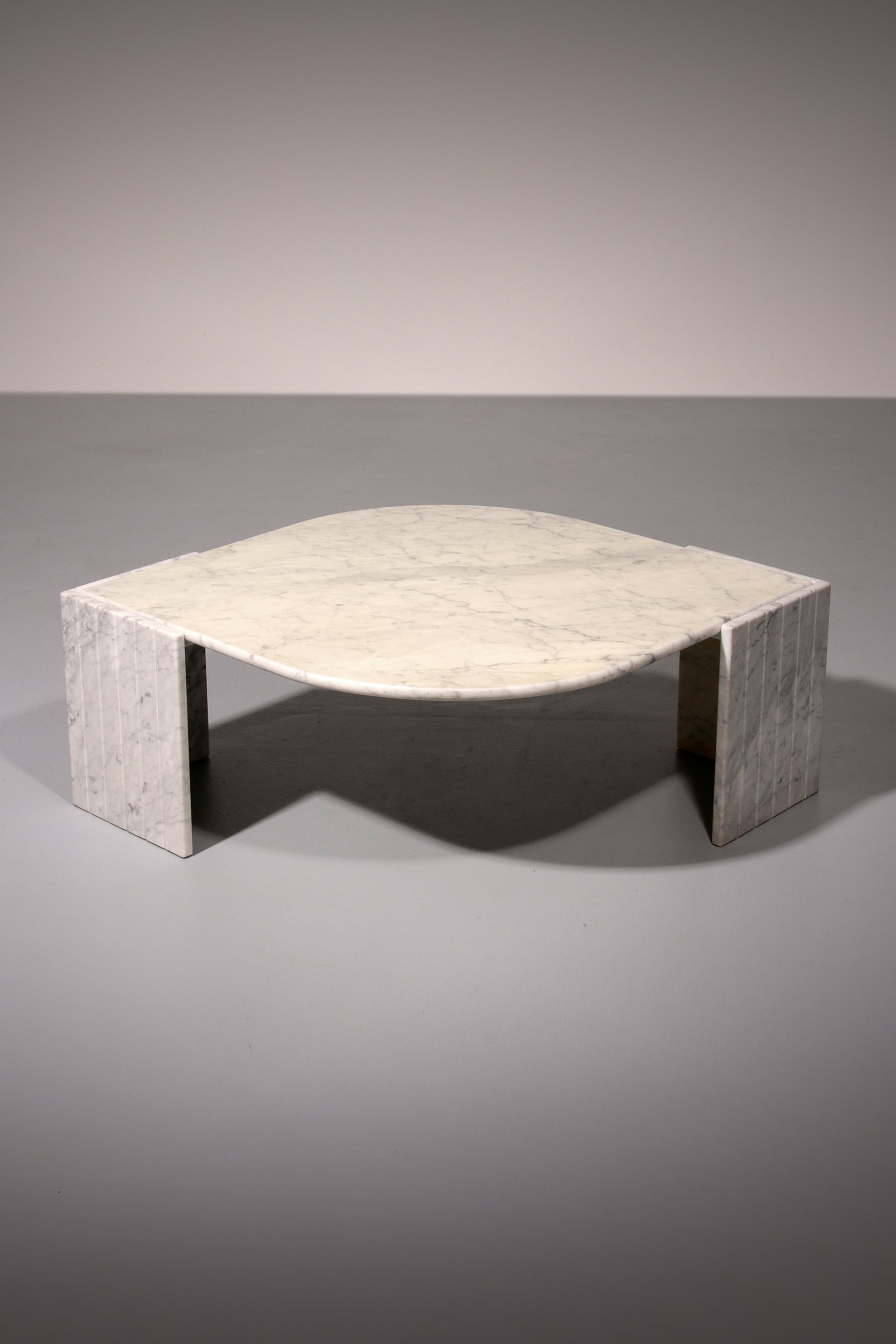 Italian Teardrop Shaped Marble Coffee Table, 1980s 