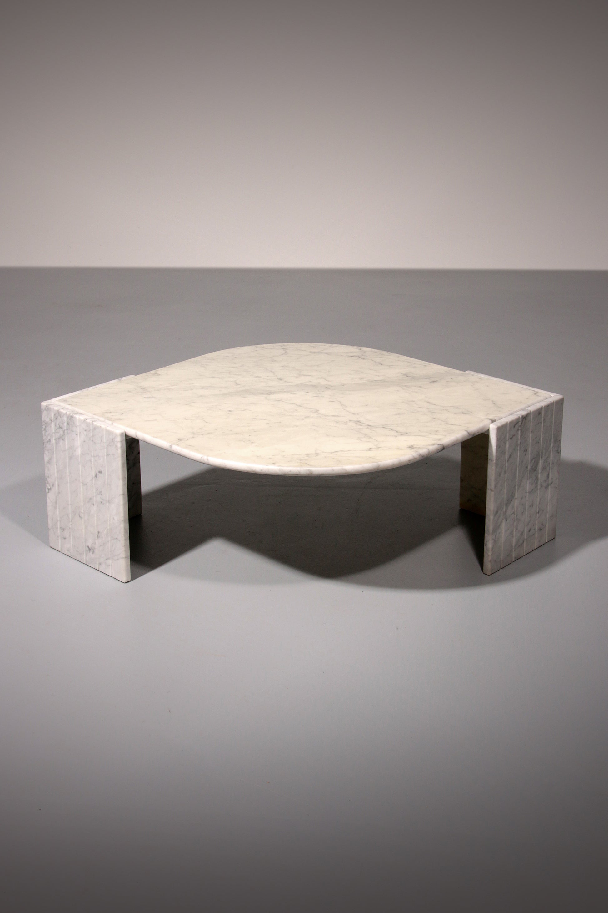 Italian Teardrop Shaped Marble Coffee Table, 1980s 