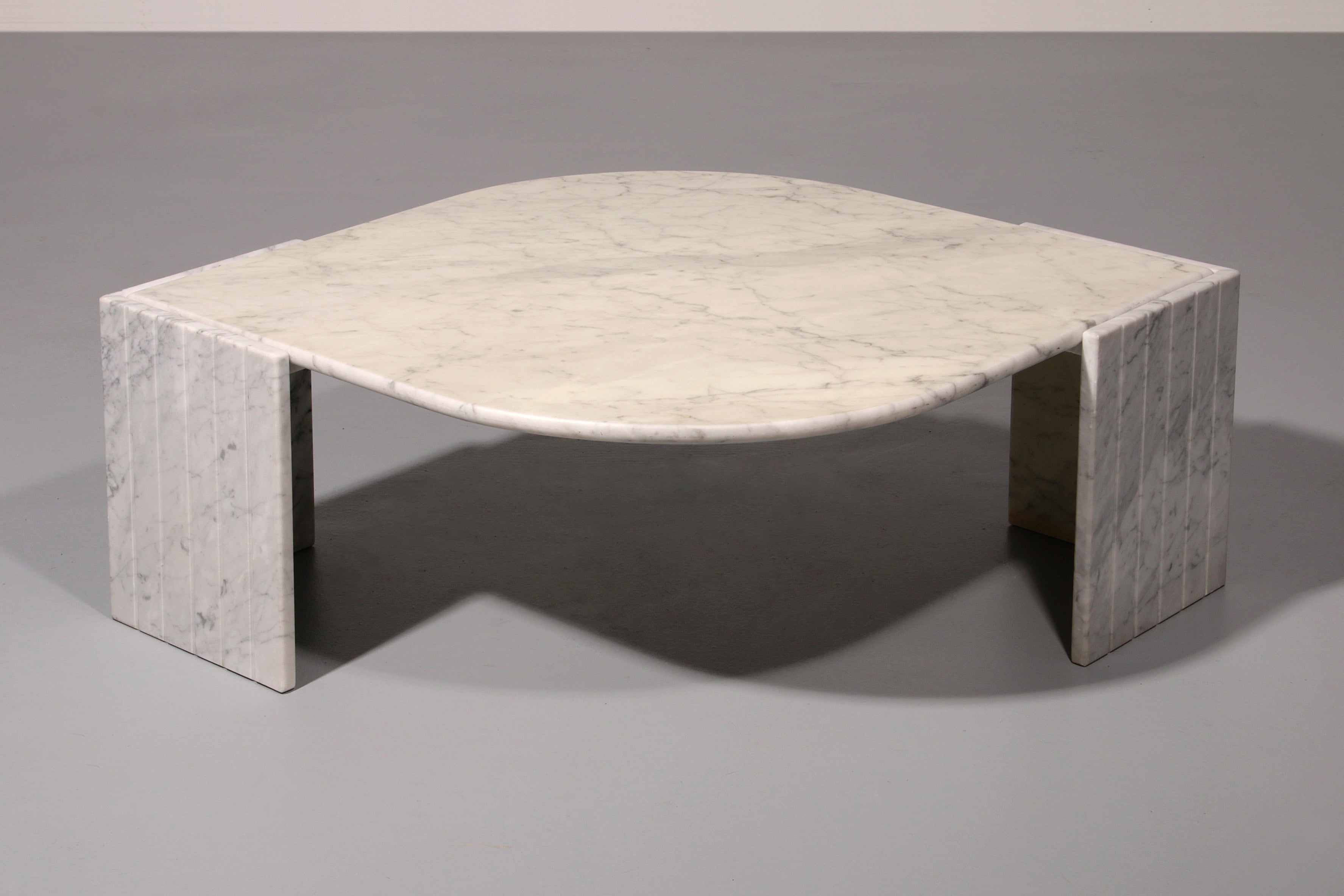 Italian Teardrop Shaped Marble Coffee Table, 1980s 