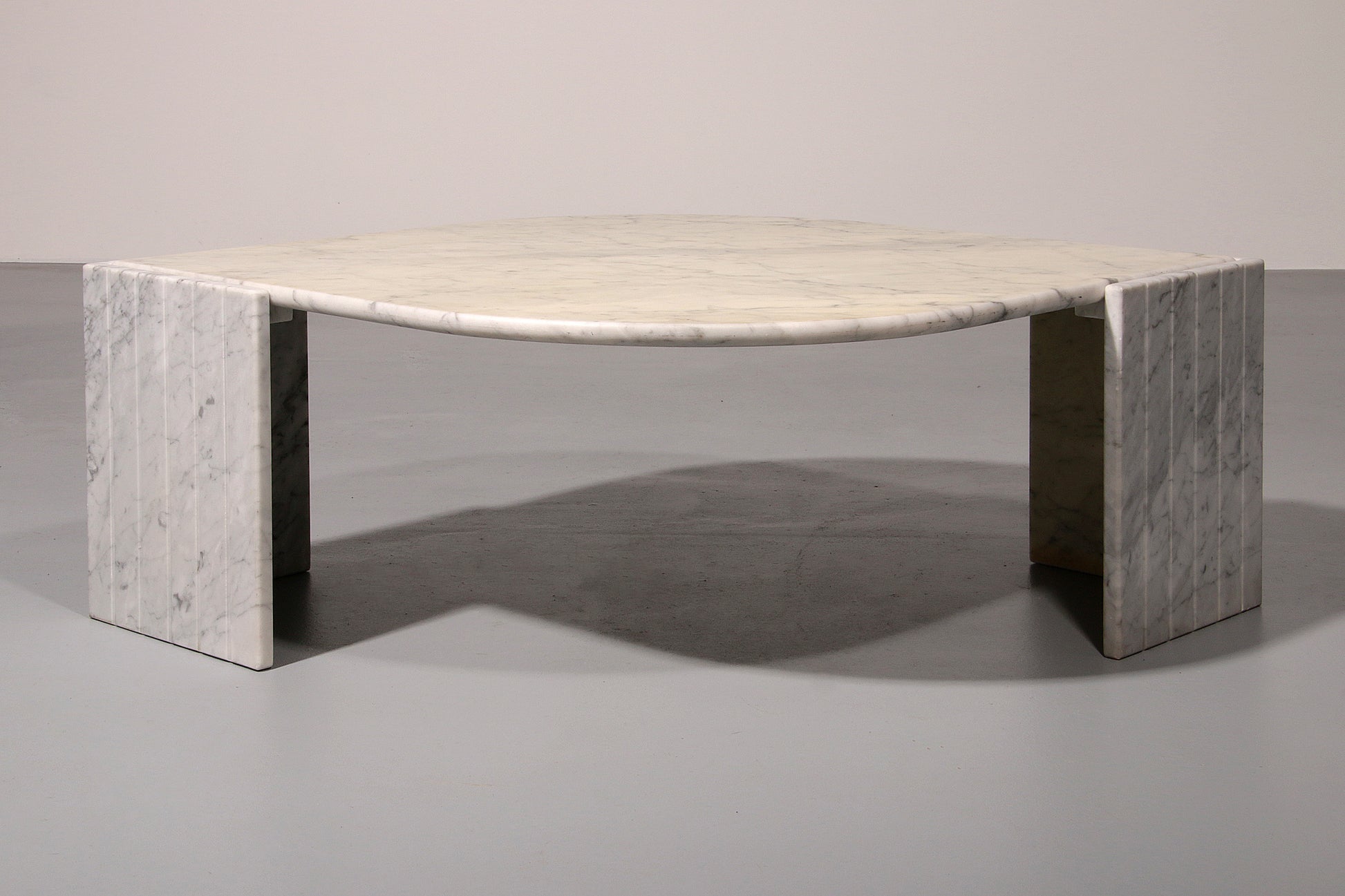 Italian Teardrop Shaped Marble Coffee Table, 1980s 