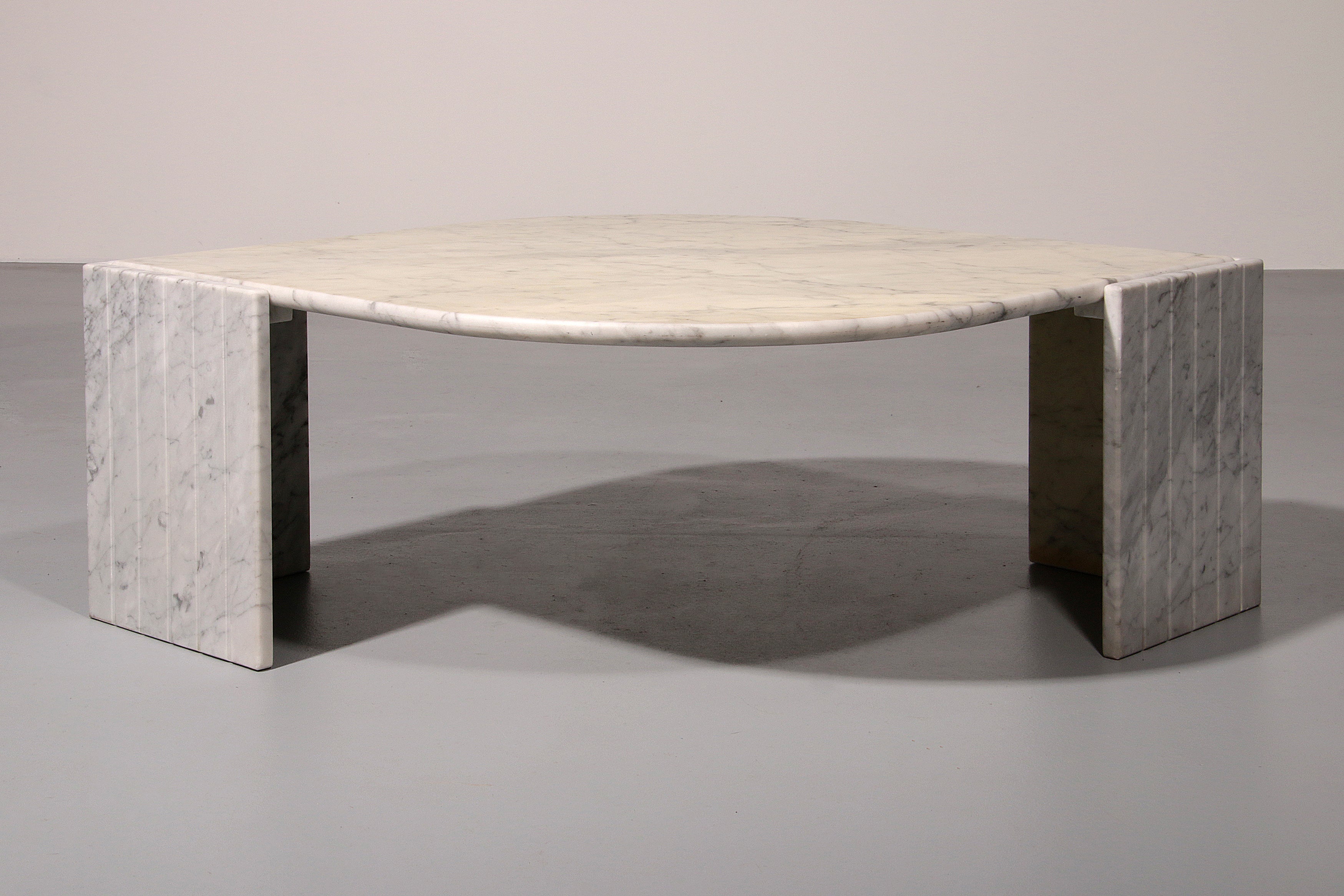 Italian Teardrop Shaped Marble Coffee Table, 1980s 
