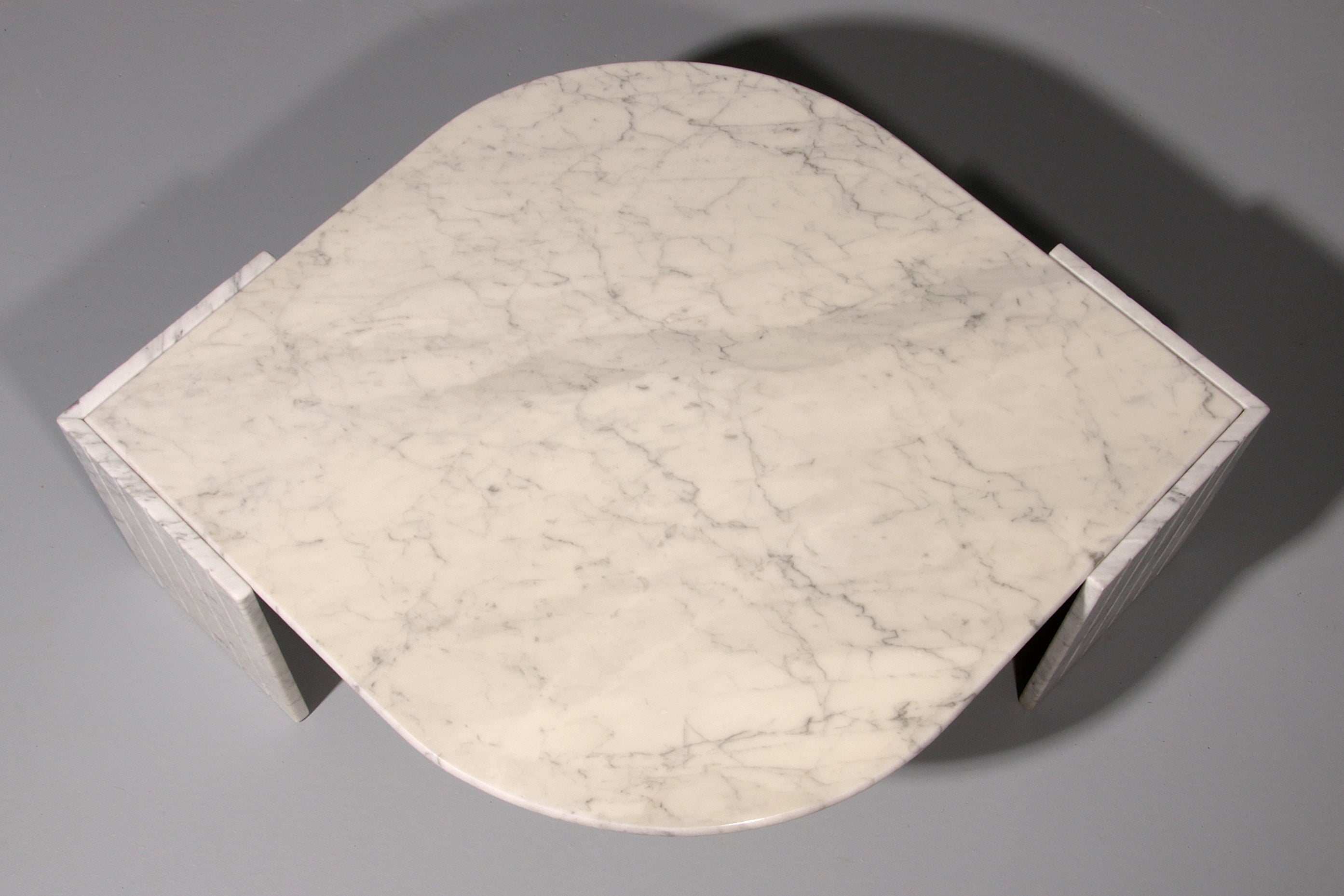 Italian Teardrop Shaped Marble Coffee Table, 1980s 