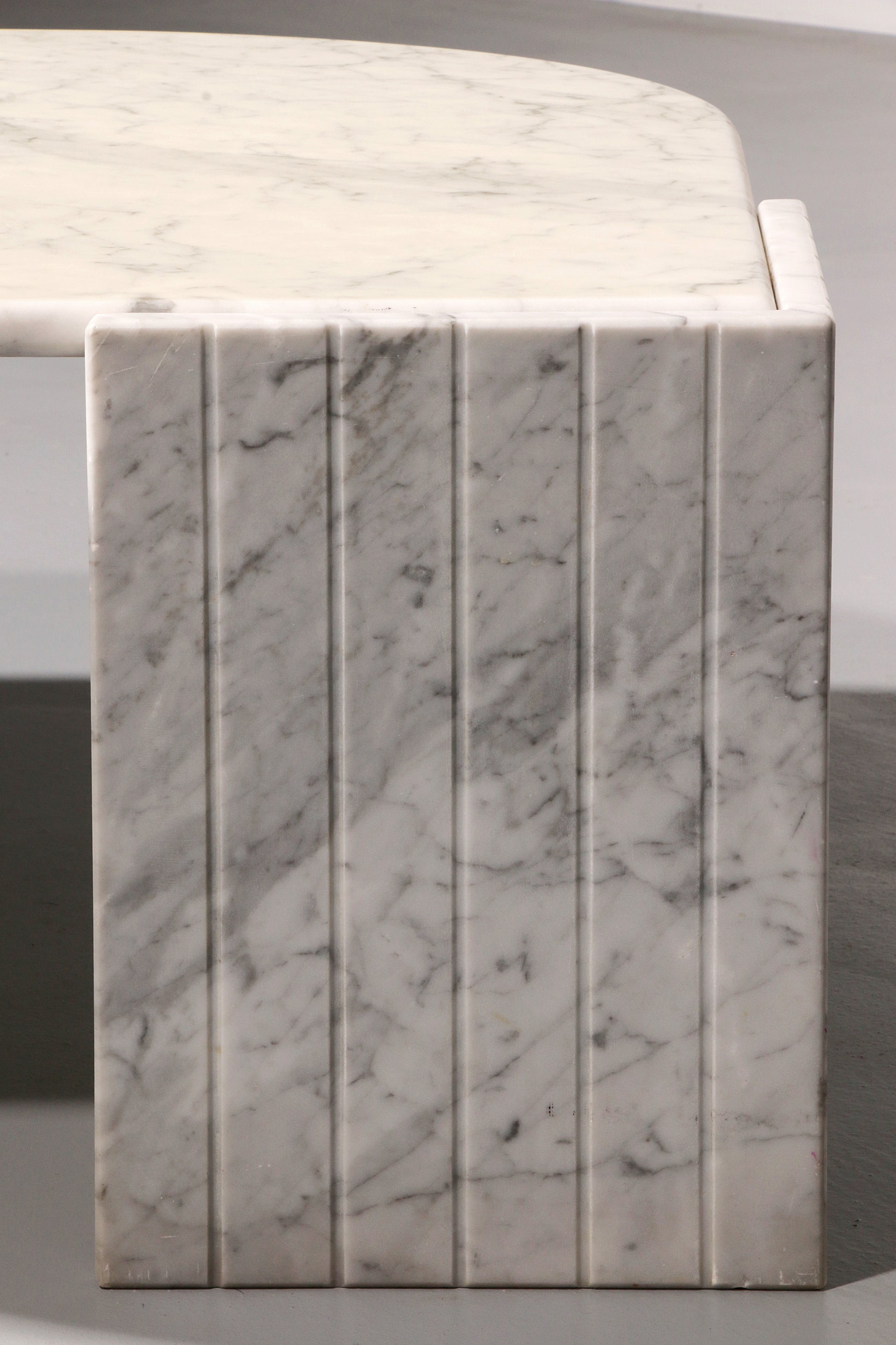 Italian Teardrop Shaped Marble Coffee Table, 1980s 