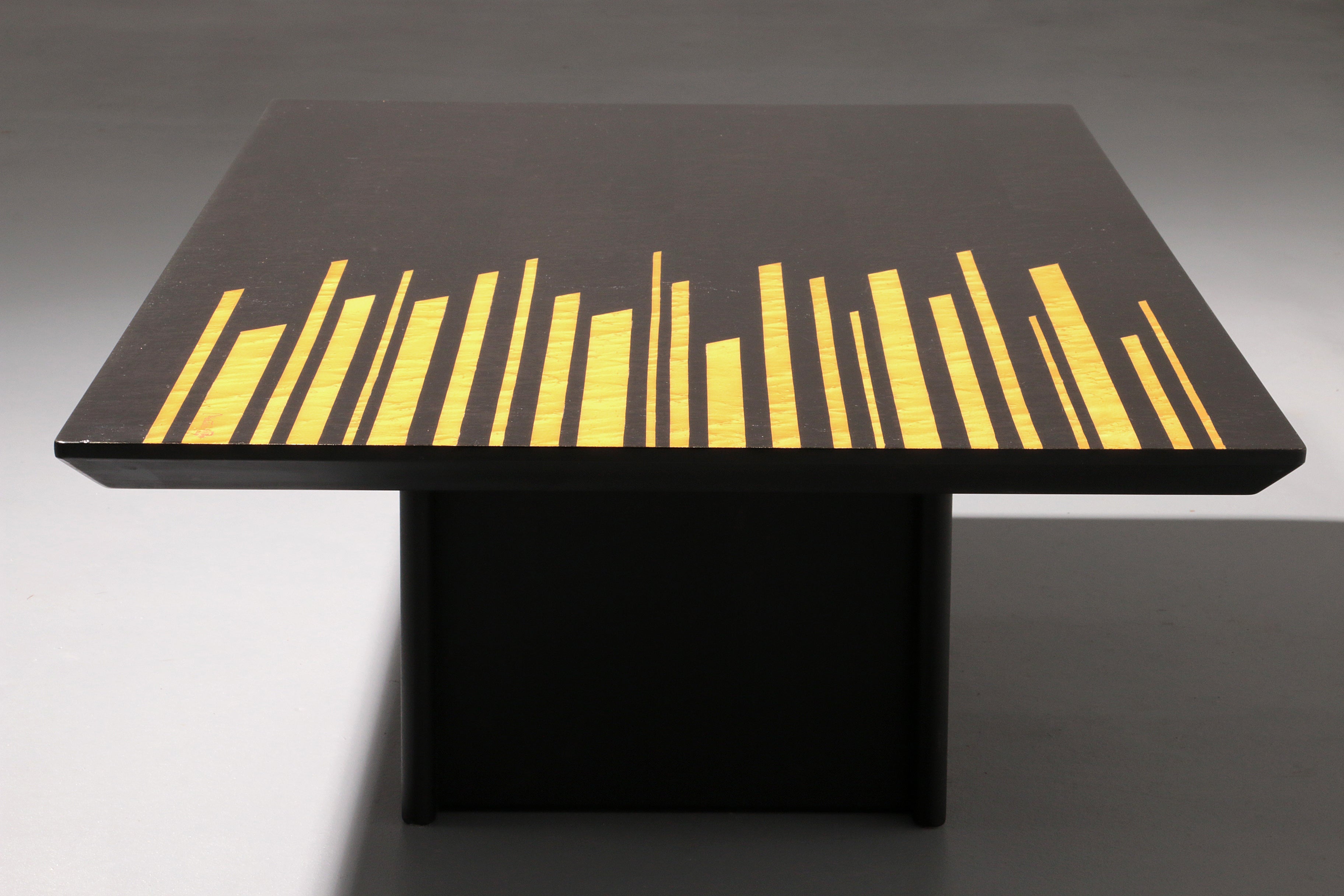 1980s Italian Coffee Table in Black and Yellow Lacquered wood.
