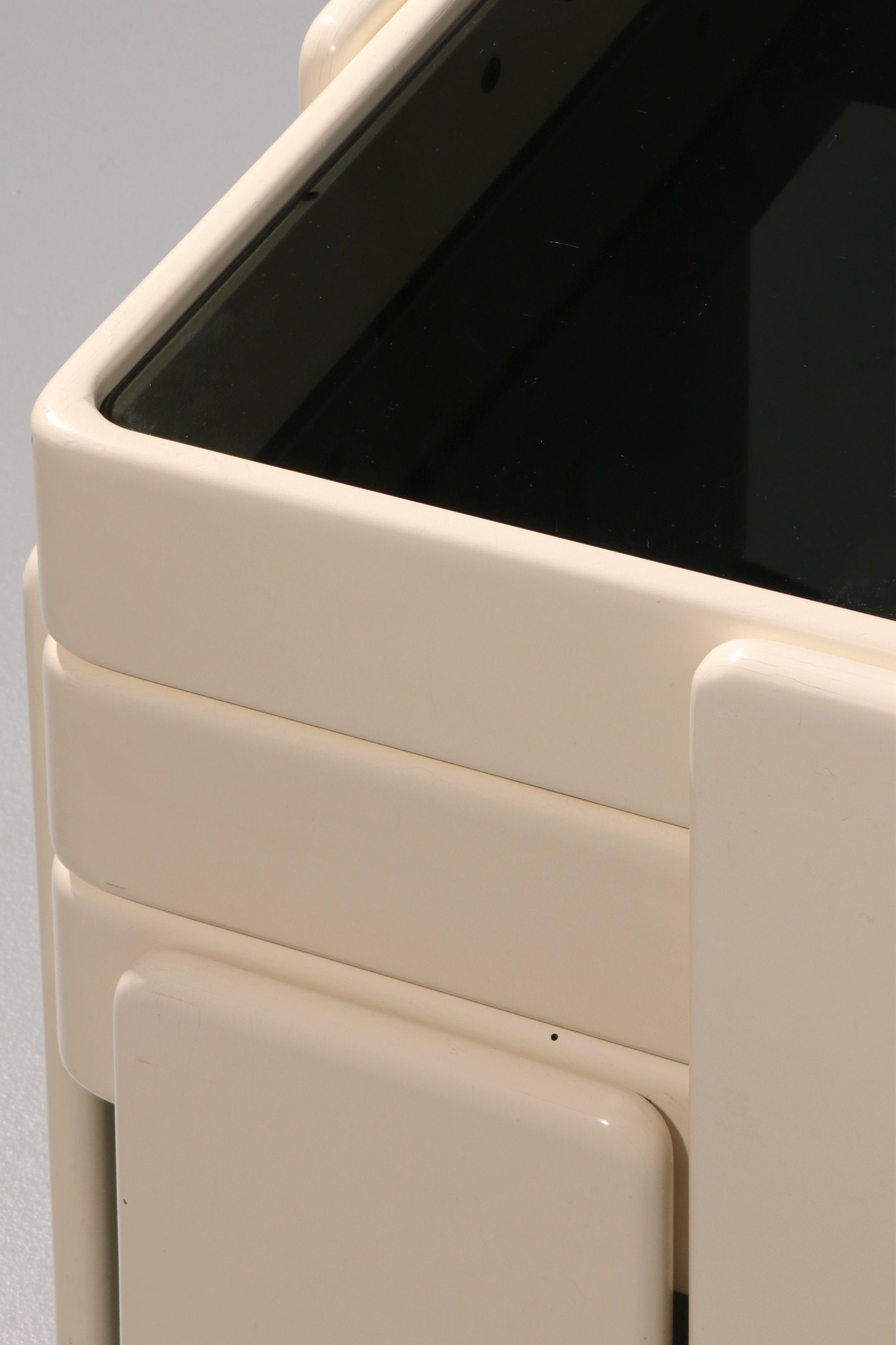 Gianfranco Frattini Stacking Tables for Cassina – Original Off-White Lacquer