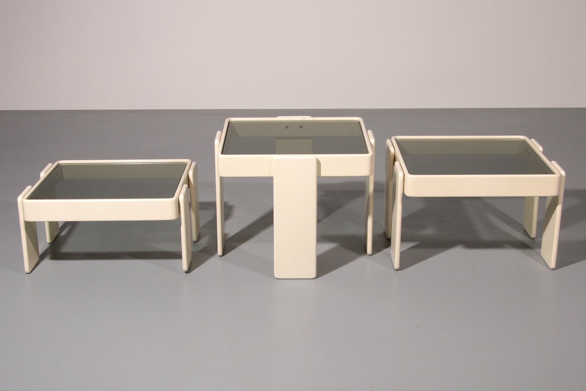 Gianfranco Frattini Stacking Tables for Cassina – Original Off-White Lacquer