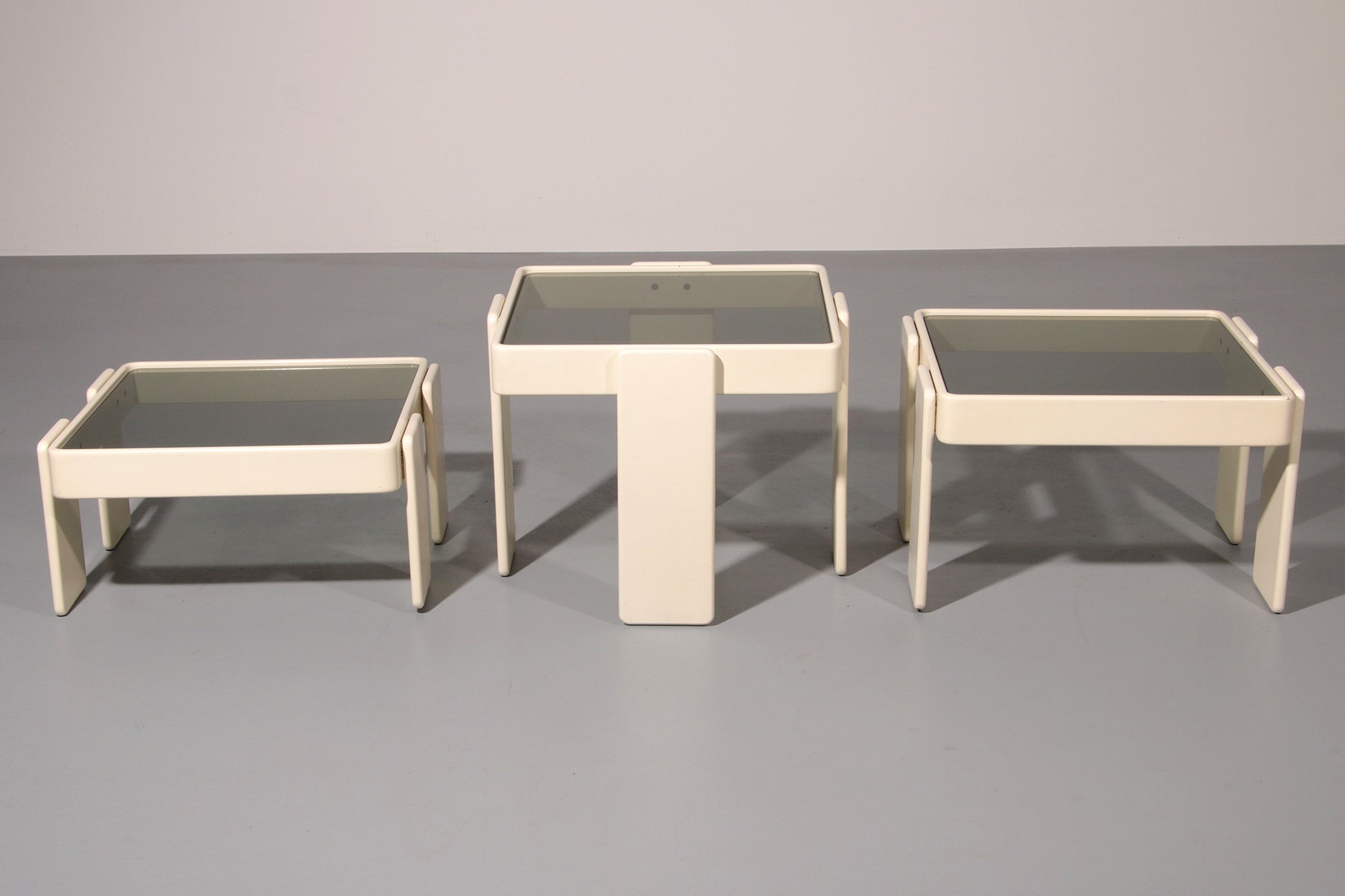 Gianfranco Frattini Stacking Tables for Cassina – Original Off-White Lacquer