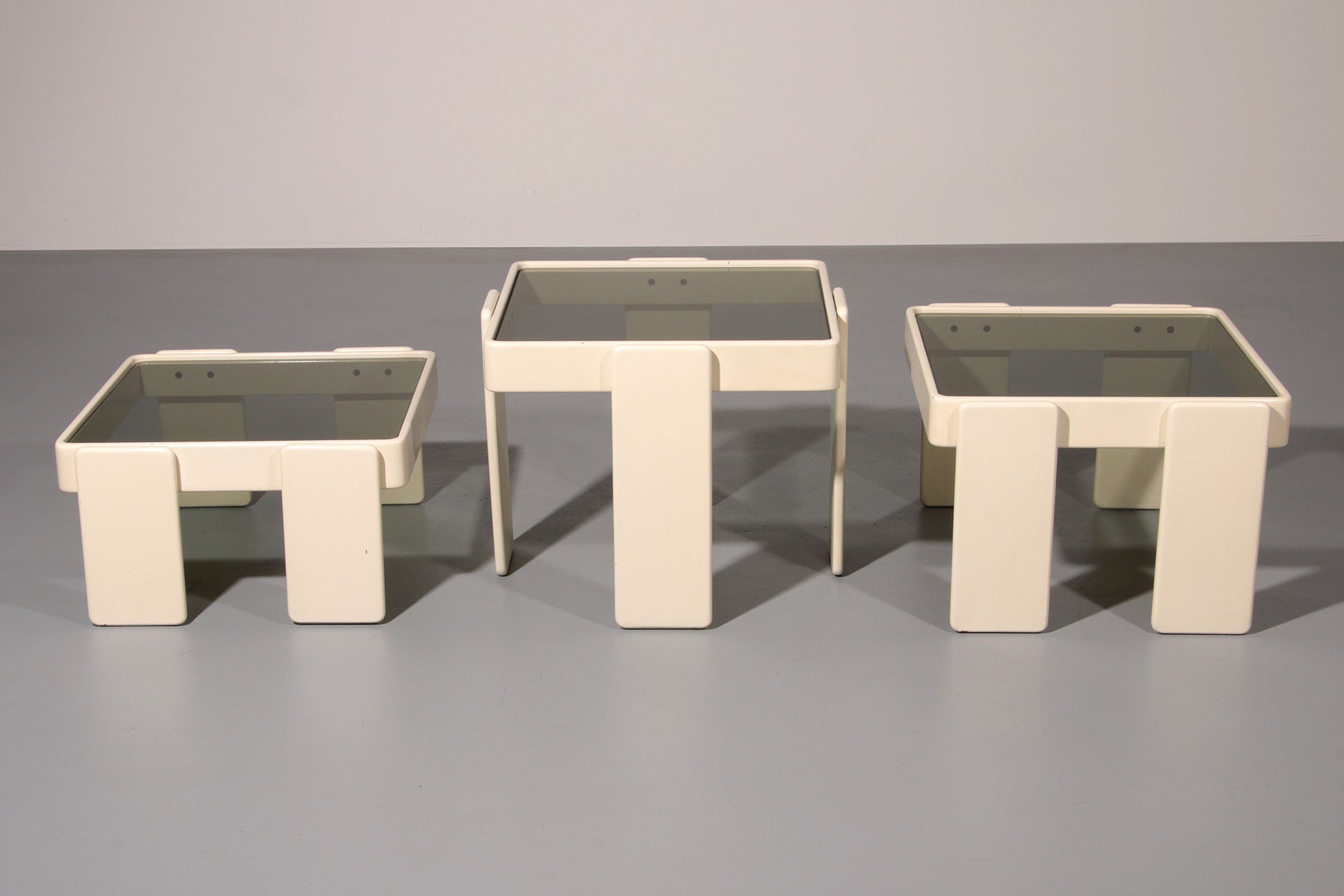 Gianfranco Frattini Stacking Tables for Cassina – Original Off-White Lacquer