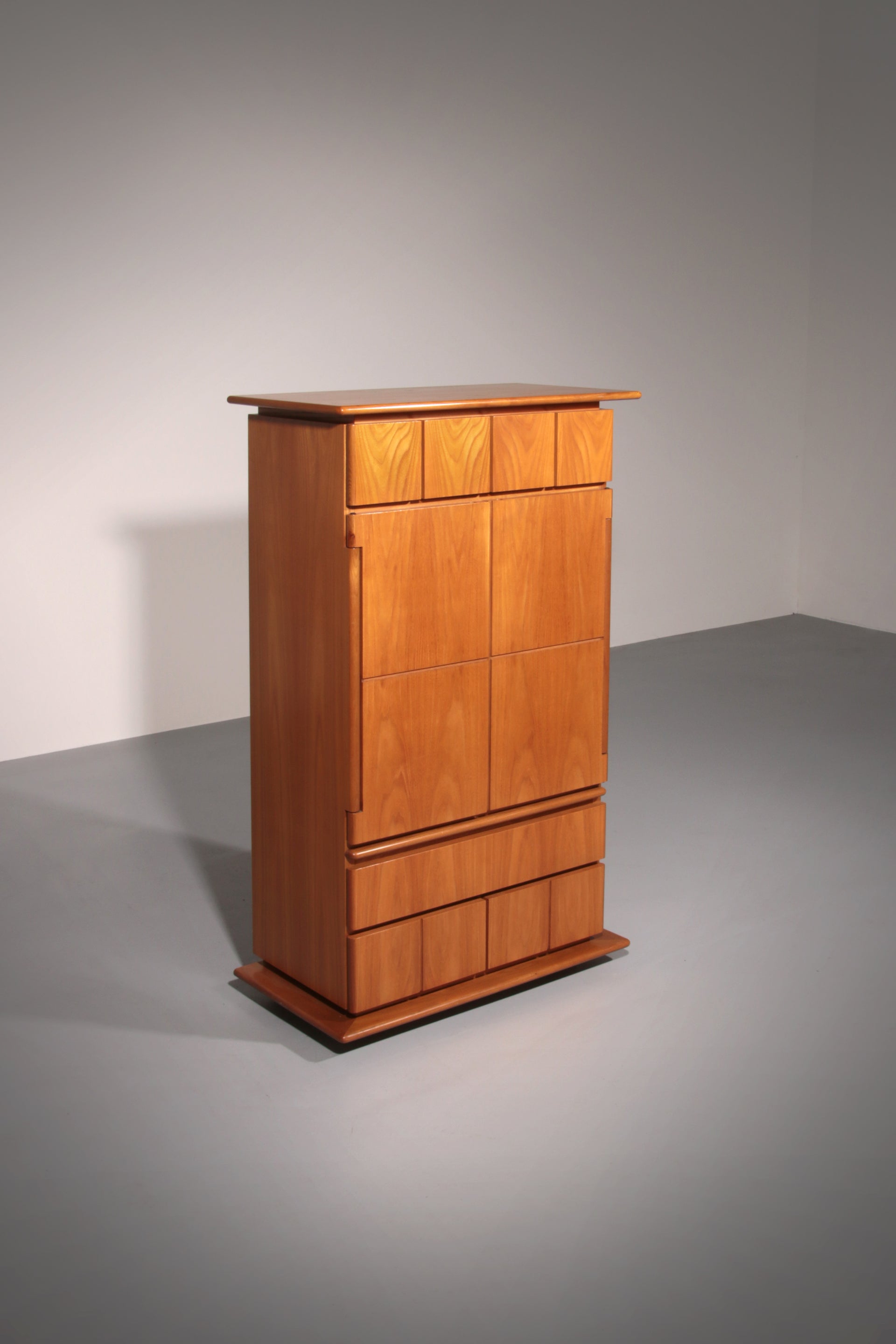 Iconic Italian Design Cabinet “Il Cerniera” by Silvana Arcelli Montanari for Tonelli (1970s)
