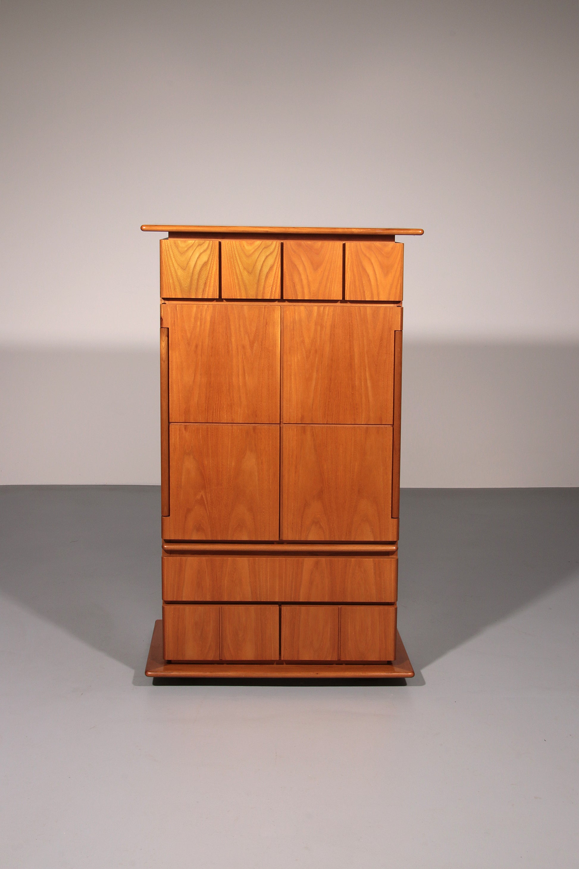 Iconic Italian Design Cabinet “Il Cerniera” by Silvana Arcelli Montanari for Tonelli (1970s)