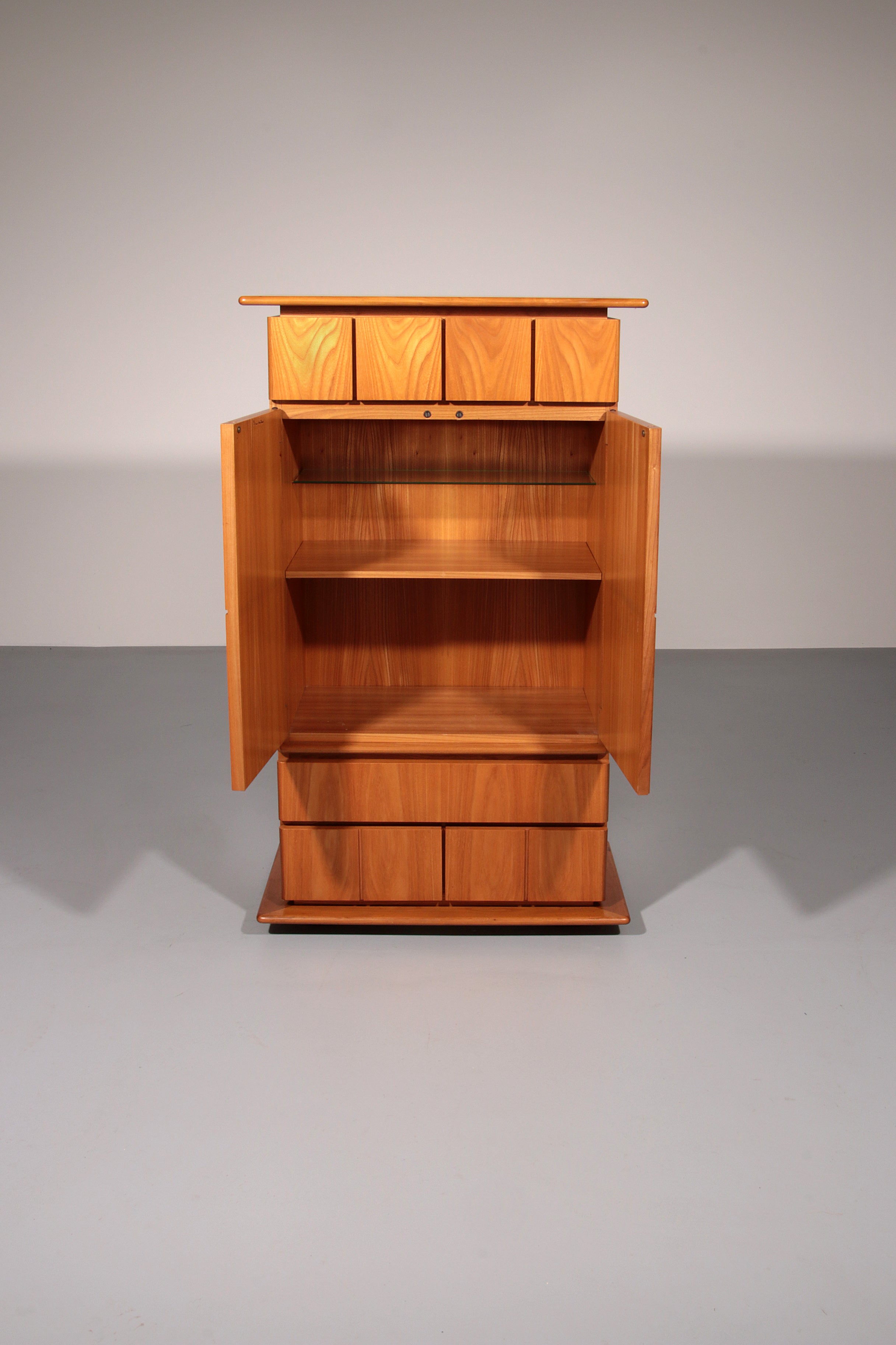 Iconic Italian Design Cabinet “Il Cerniera” by Silvana Arcelli Montanari for Tonelli (1970s)