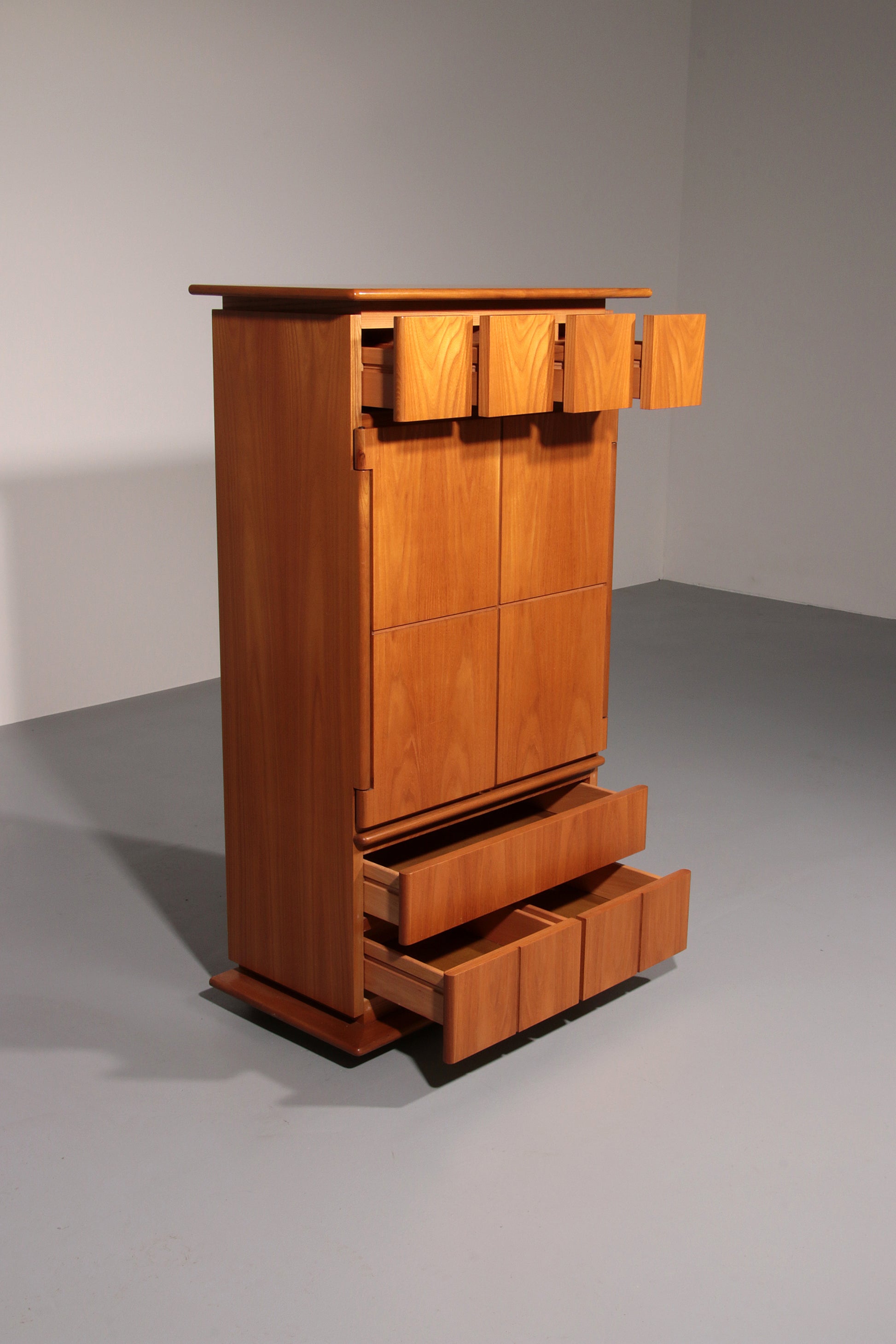 Iconic Italian Design Cabinet “Il Cerniera” by Silvana Arcelli Montanari for Tonelli (1970s)