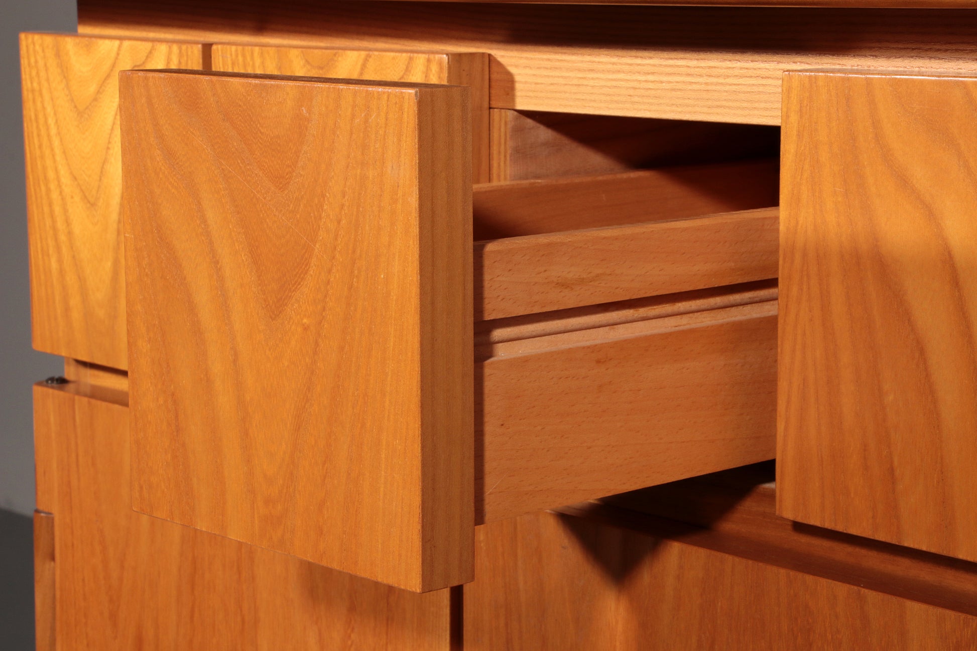 Iconic Italian Design Cabinet “Il Cerniera” by Silvana Arcelli Montanari for Tonelli (1970s)