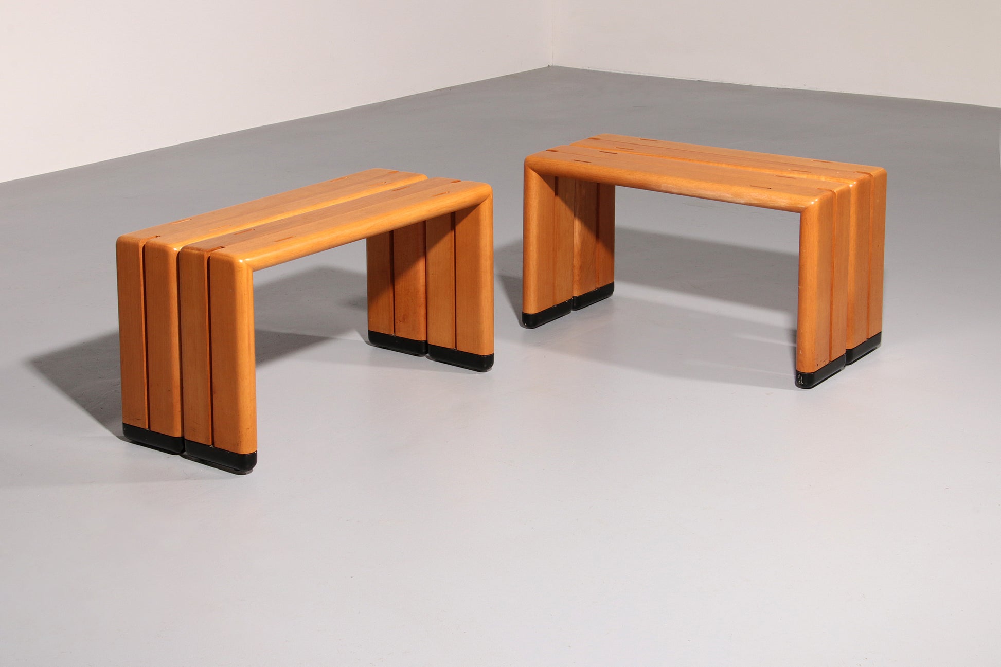 Italian Beechwood Benches from 1960 – Timeless Mid-Century Seating