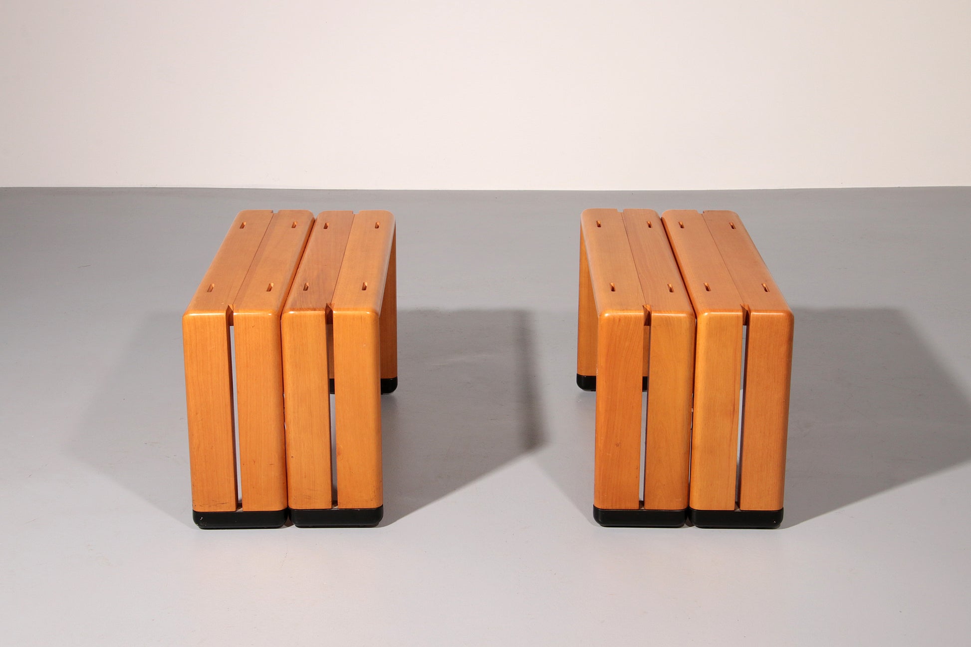 Italian Beechwood Benches from 1960 – Timeless Mid-Century Seating