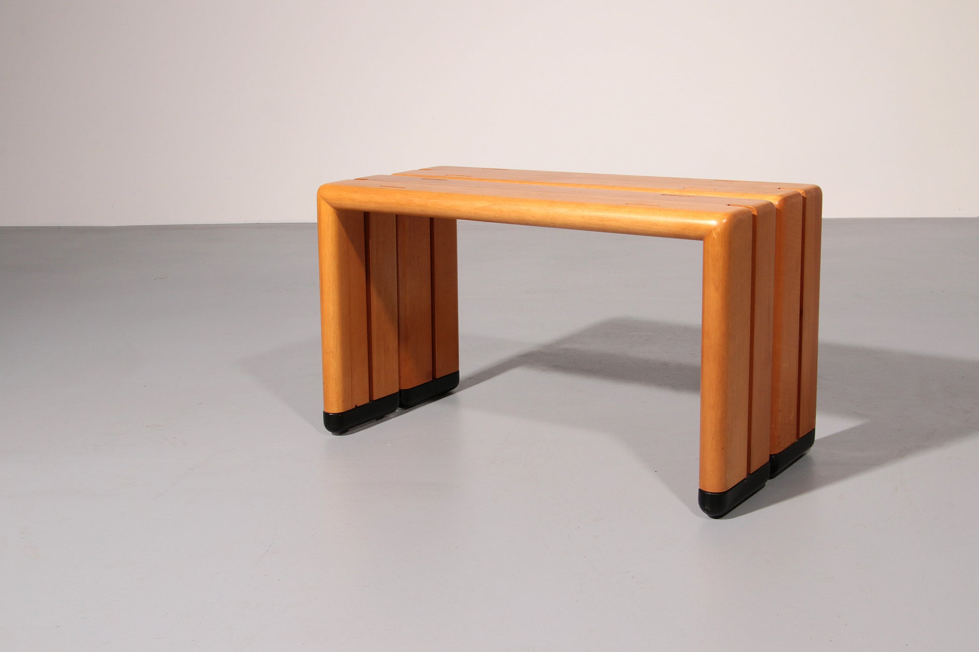 Italian Beechwood Benches from 1960 – Timeless Mid-Century Seating