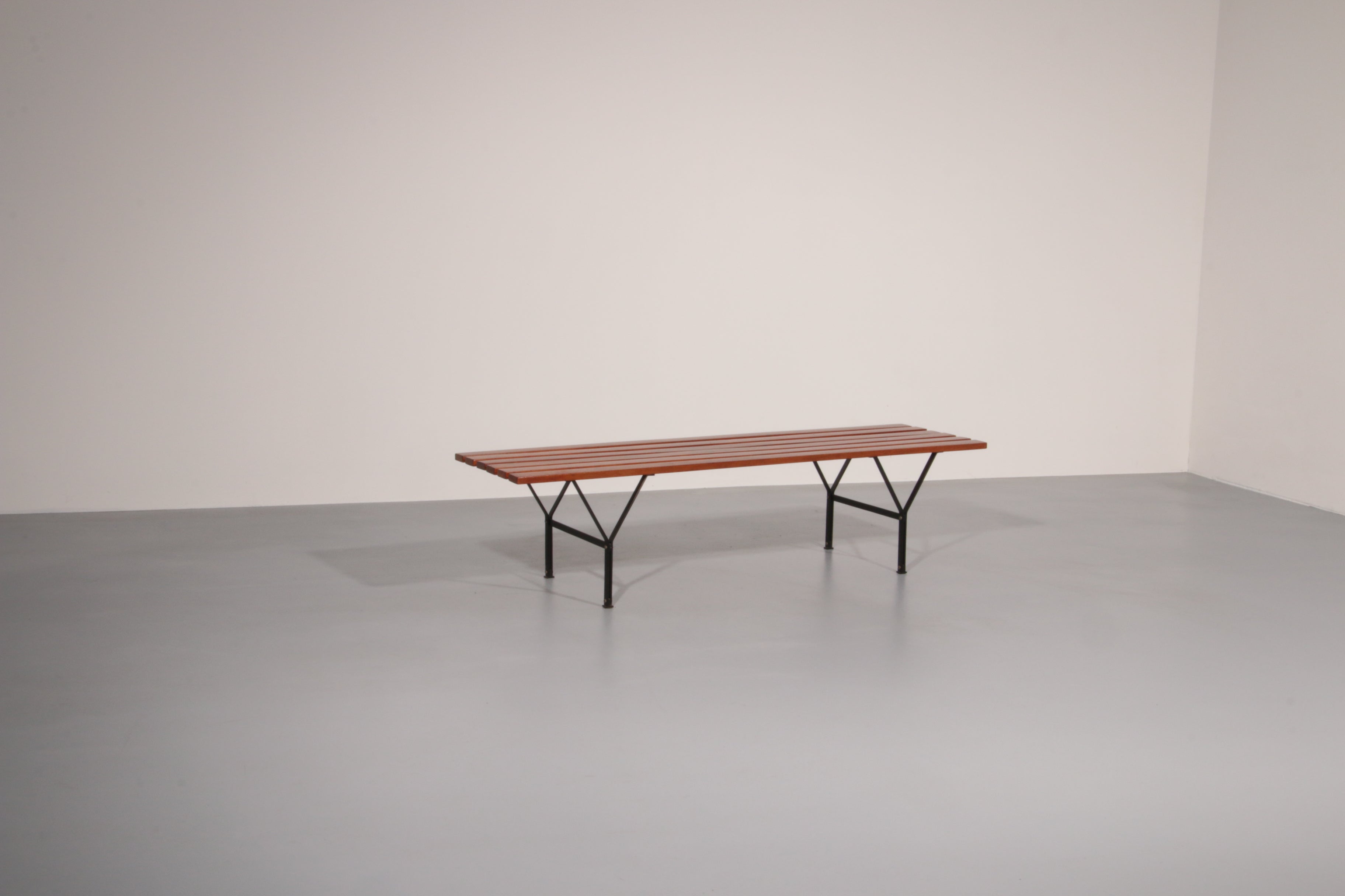 Elegant Italian Mid-Century Bench in Wood and Black Metal, 1960s, Ico Parisi Style