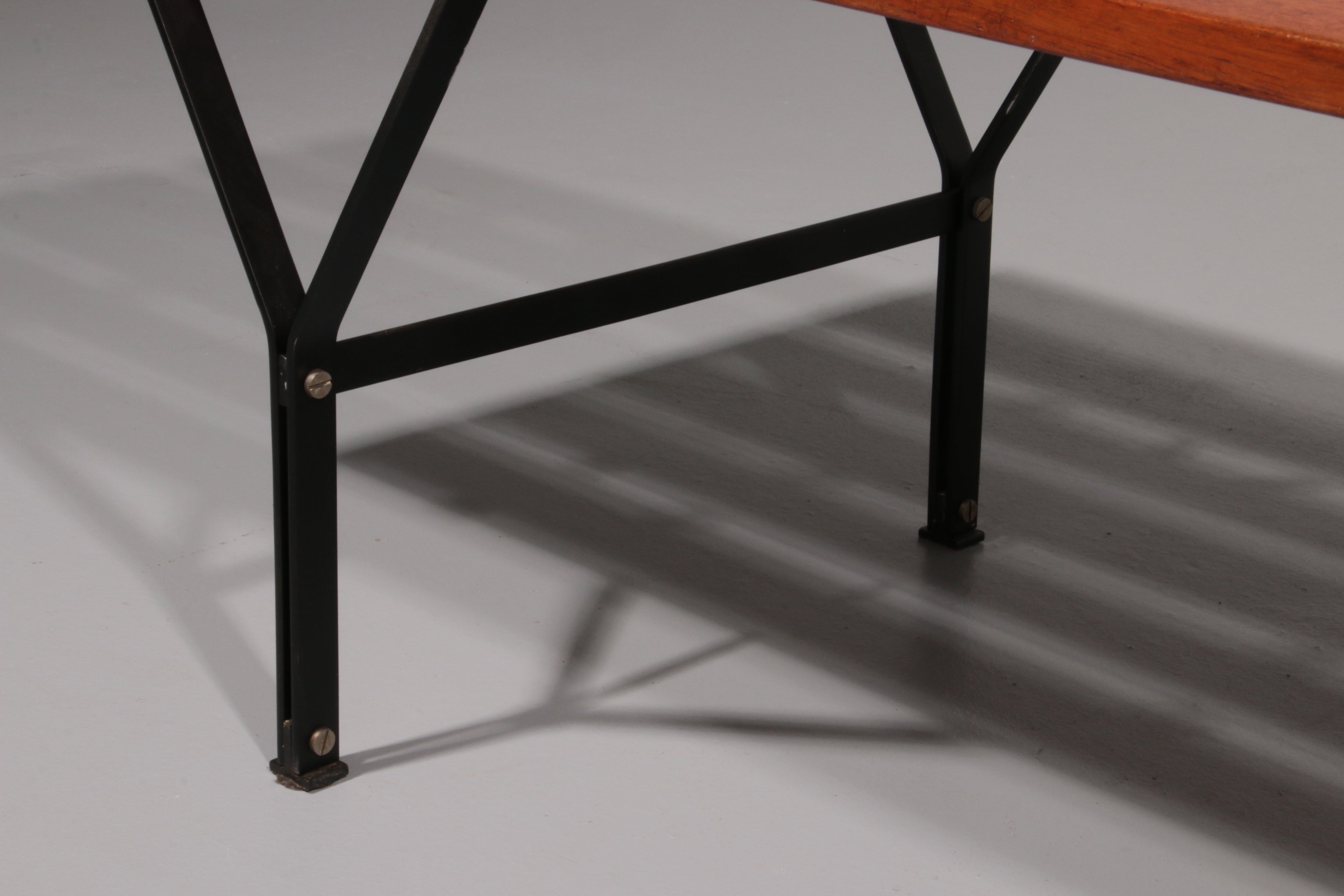 Elegant Italian Mid-Century Bench in Wood and Black Metal, 1960s, Ico Parisi Style