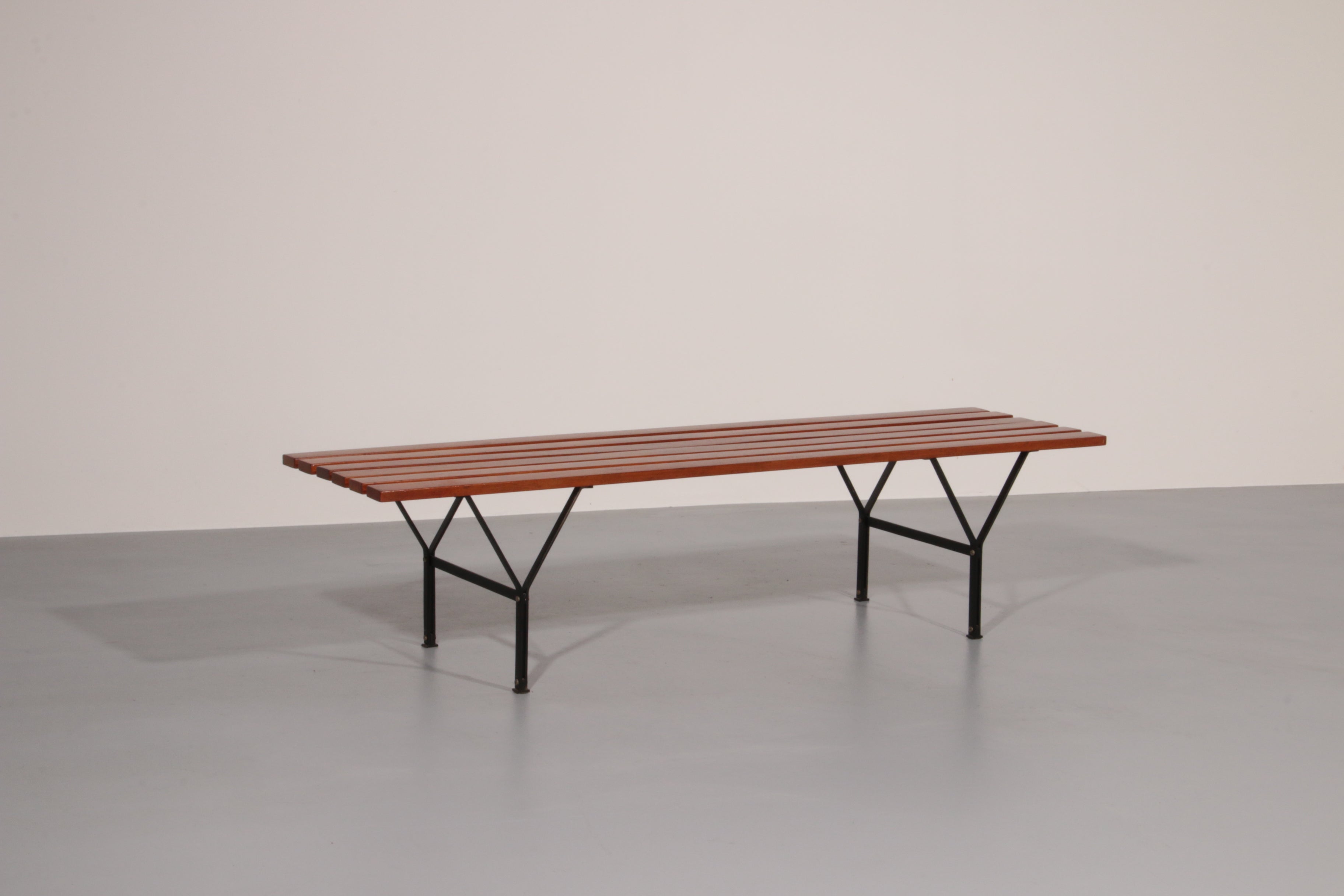 Elegant Italian Mid-Century Bench in Wood and Black Metal, 1960s, Ico Parisi Style