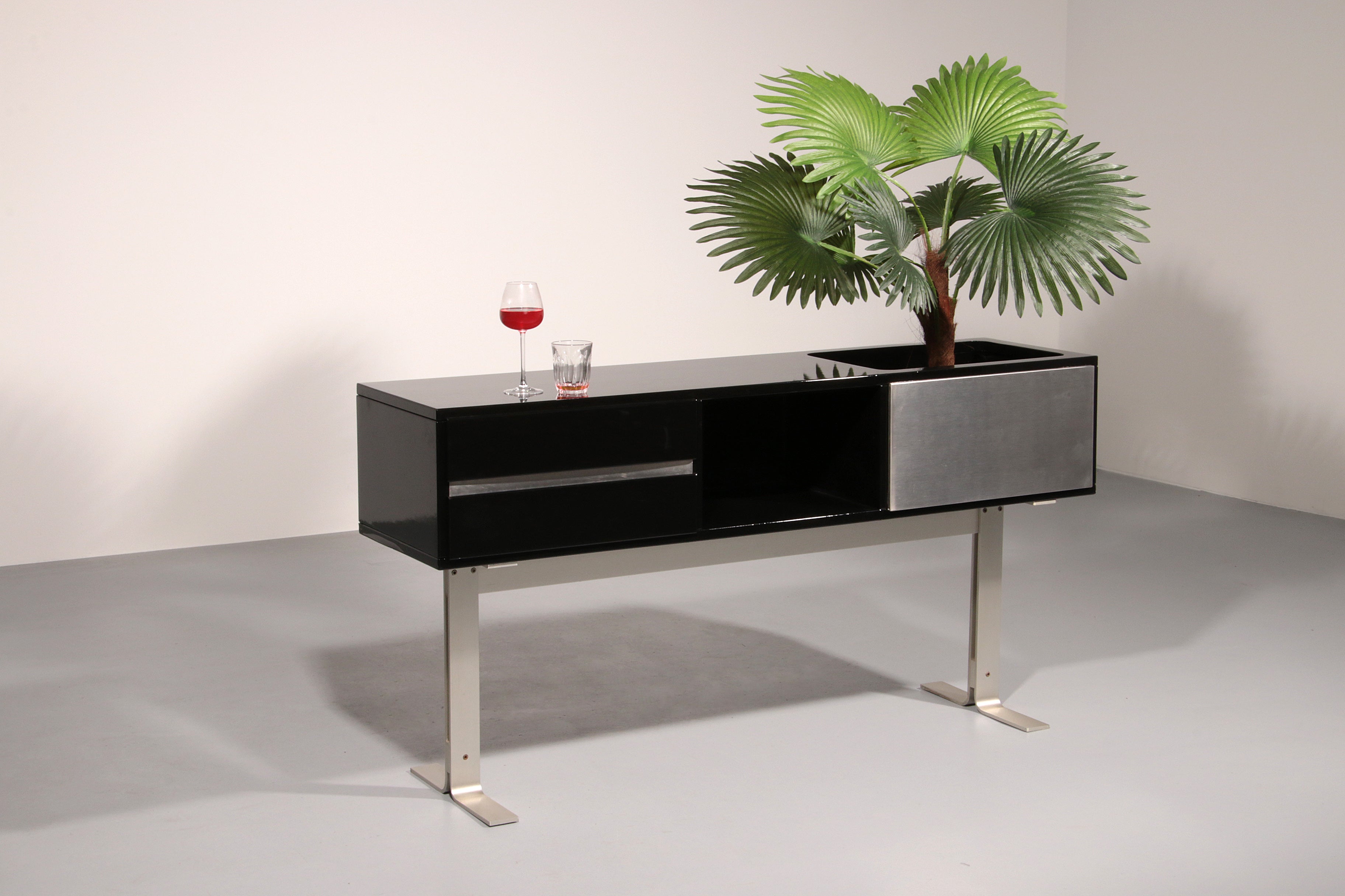 Stunning Willy Rizzo Bar / Sideboard in Black & Stainless Steel, Italy 1969