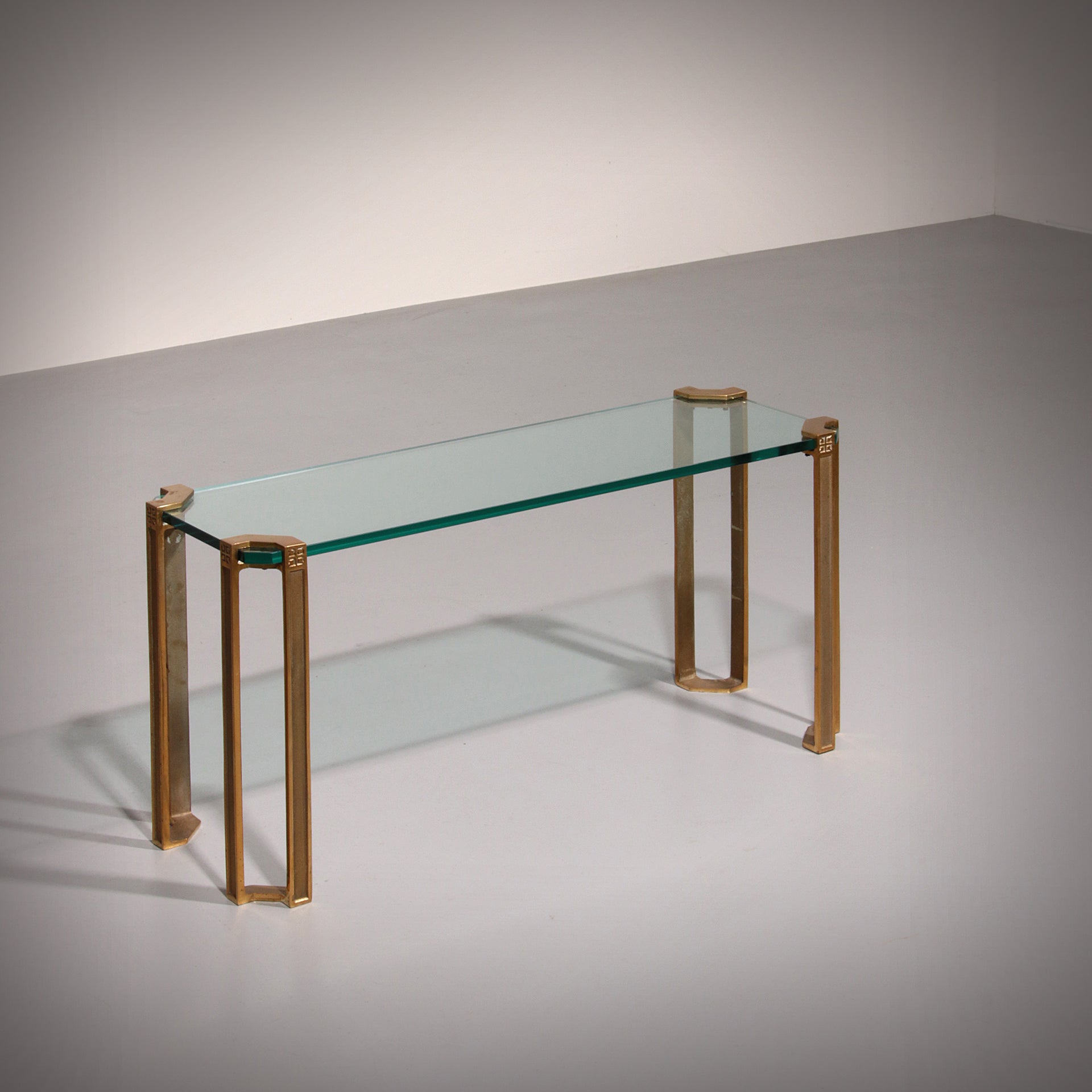Side Table glas and Brass by Peter Ghyczy Model T24