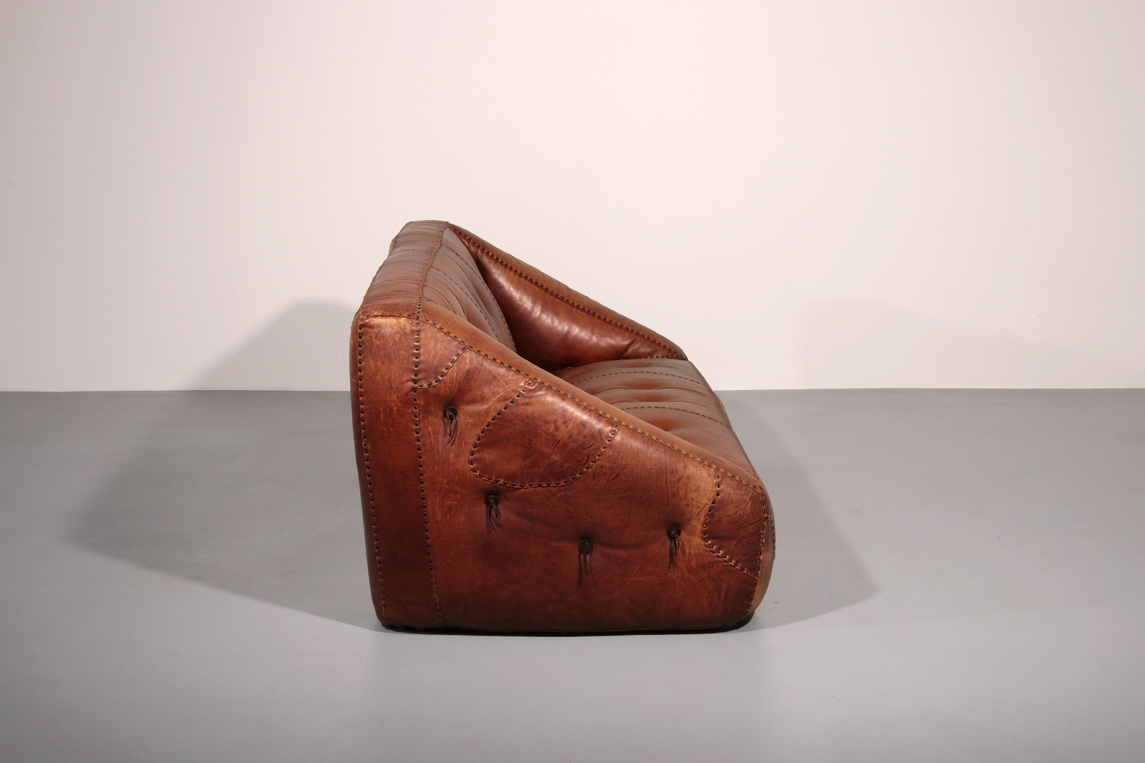 Rare 1970s Italian Brutalist Leather Loveseat – Sculptural Two-Seater