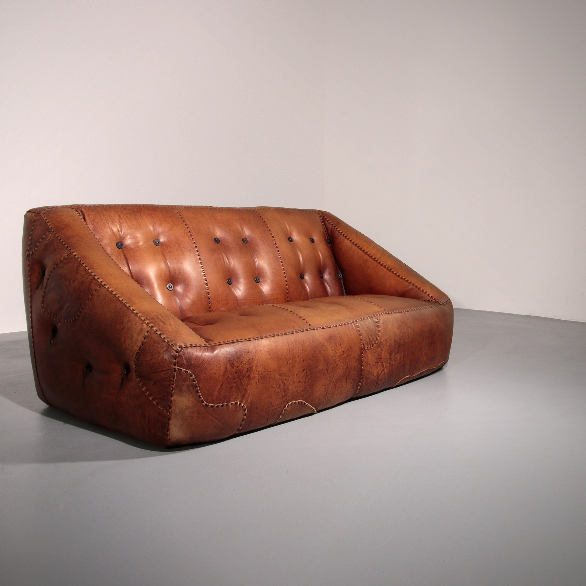 Rare 1970s Italian Brutalist Leather Loveseat – Sculptural Two-Seater