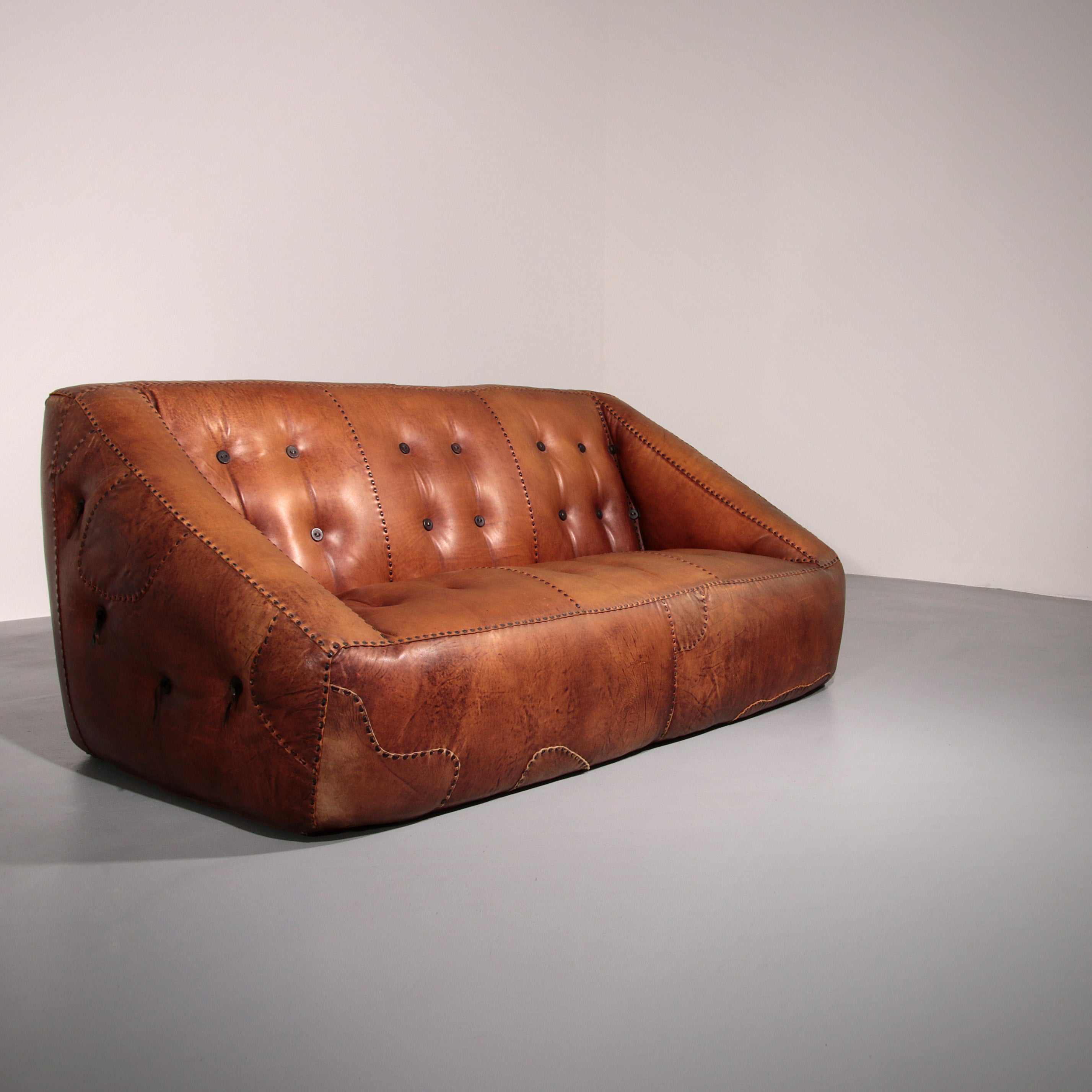 Rare 1970s Italian Brutalist Leather Loveseat – Sculptural Two-Seater