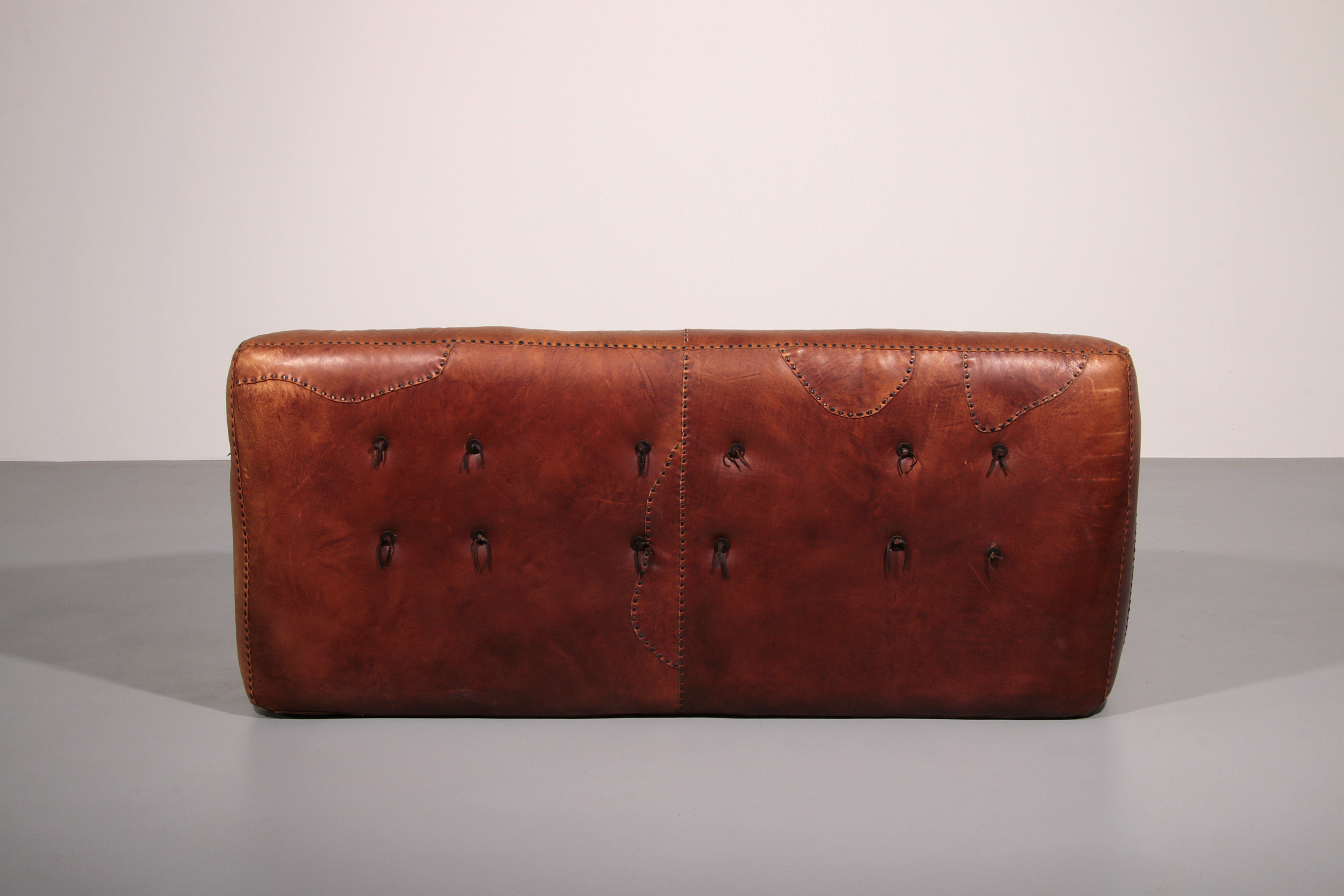 Rare 1970s Italian Brutalist Leather Loveseat – Sculptural Two-Seater