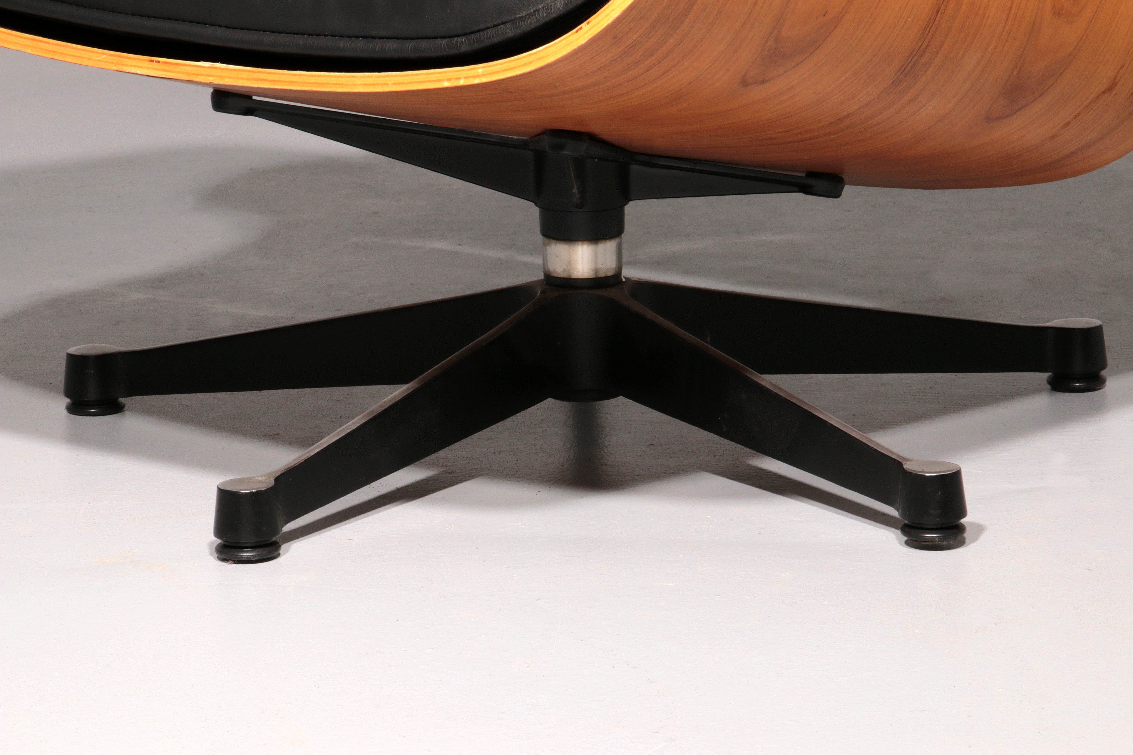 et of Lounge Chair and Ottoman by Charles Eames for Herman Miller, 1960s