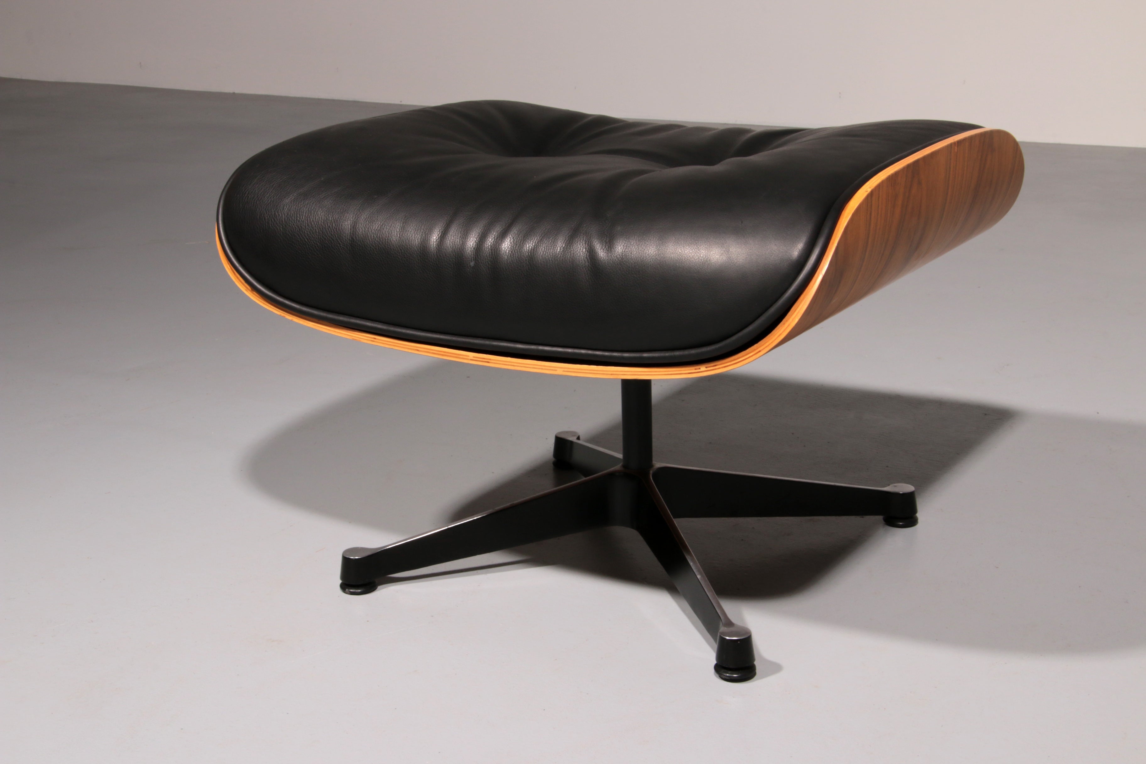 et of Lounge Chair and Ottoman by Charles Eames for Herman Miller, 1960s