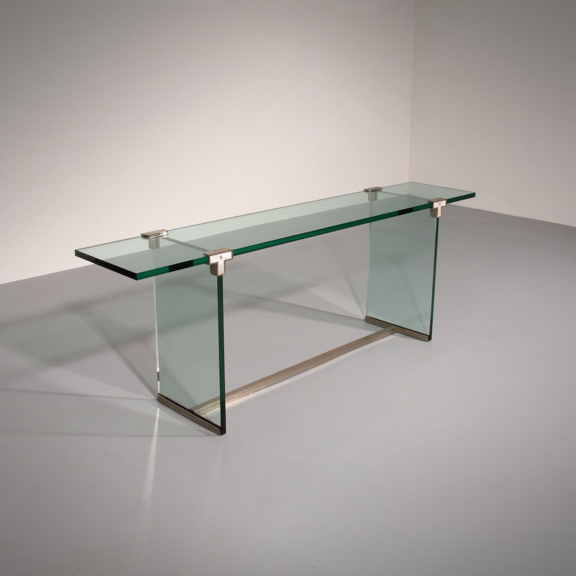 Sidetable Model T30 by Peter Ghyczy - 1970s Design (2 meters long)