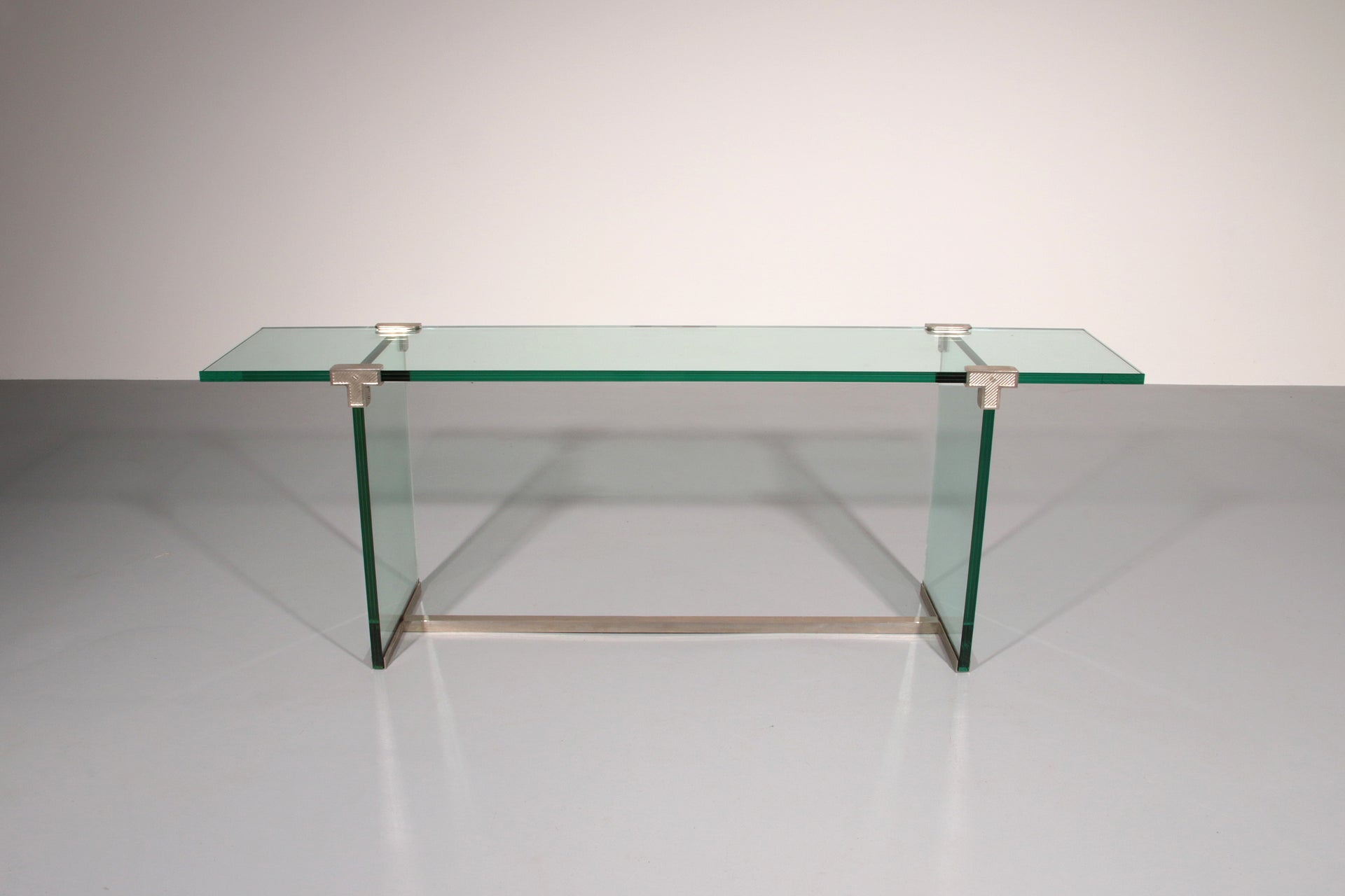 Sidetable Model T30 by Peter Ghyczy - 1970s Design (2 meters long)
