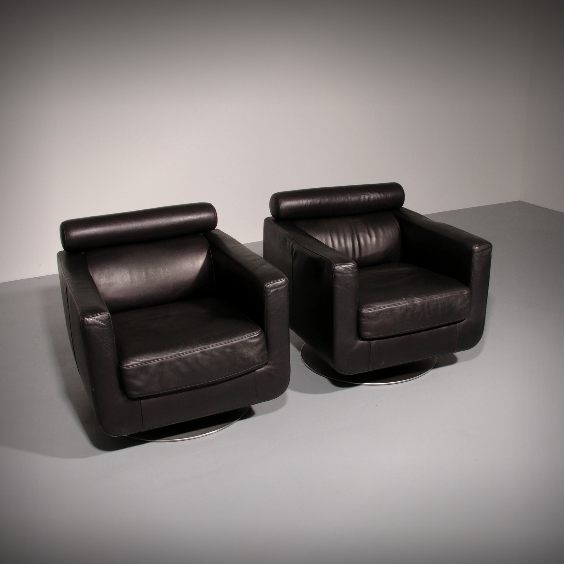 Italian Modern Leather Swivel Lounge Chair Steel by Natuzzi, Italy 1970