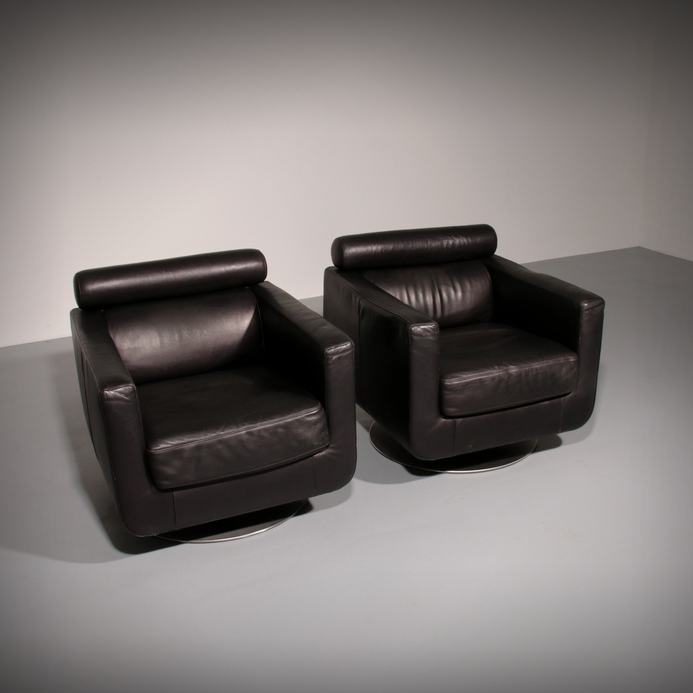 Italian Modern Leather Swivel Lounge Chair Steel by Natuzzi, Italy 1970