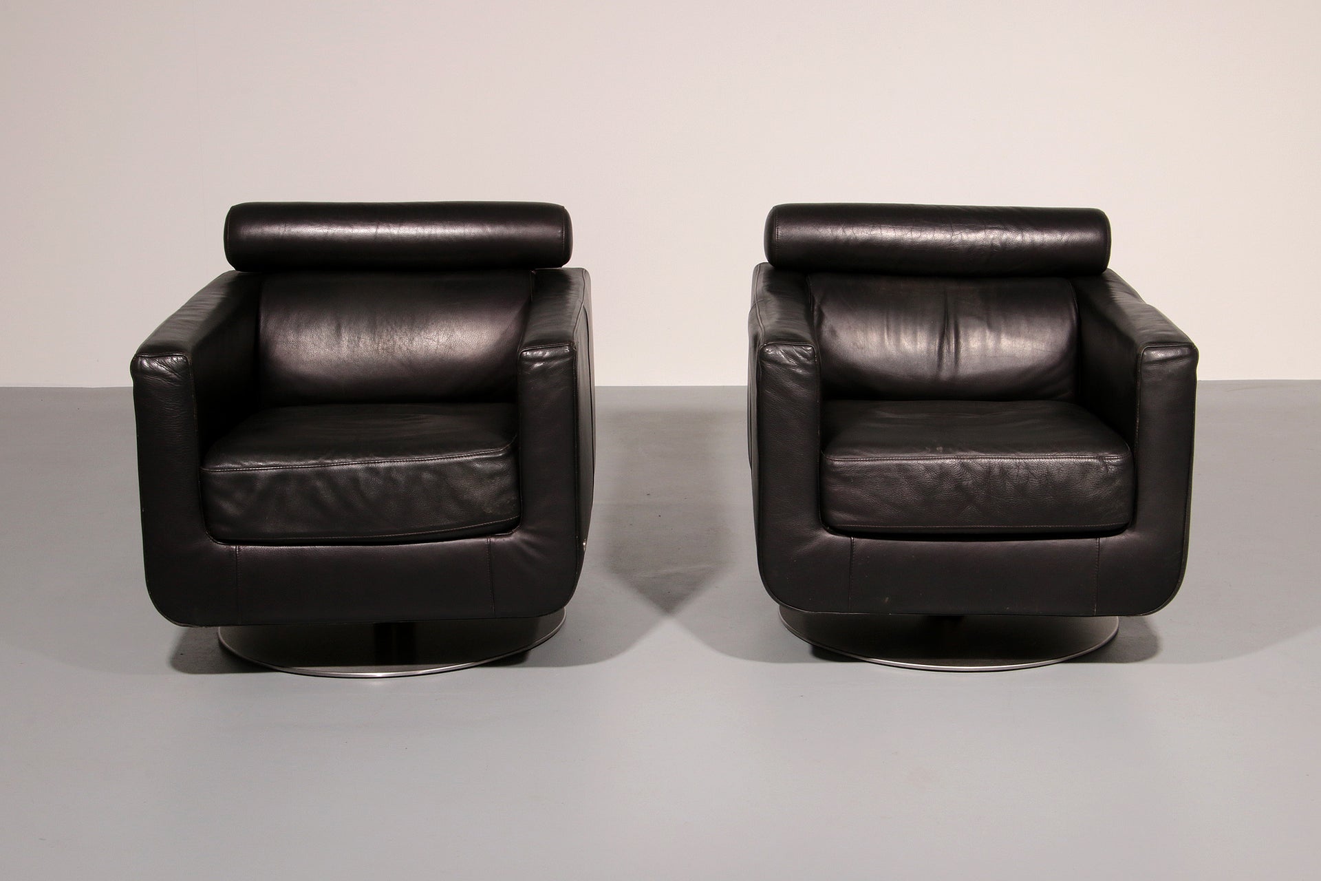 Italian Modern Leather Swivel Lounge Chair Steel by Natuzzi, Italy 1970