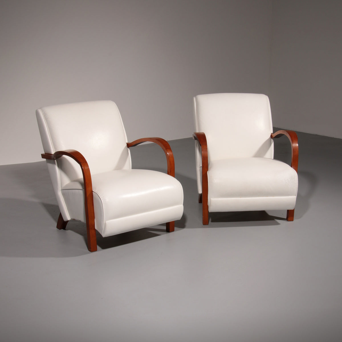 950s Art Deco Armchairs – Timeless White Leather Elegance