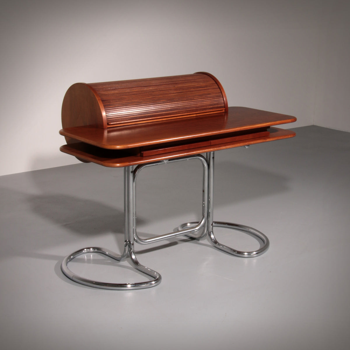 Italian Design “Maia” Walnut Desk Giotto Stoppino for Bernini, 1960s
