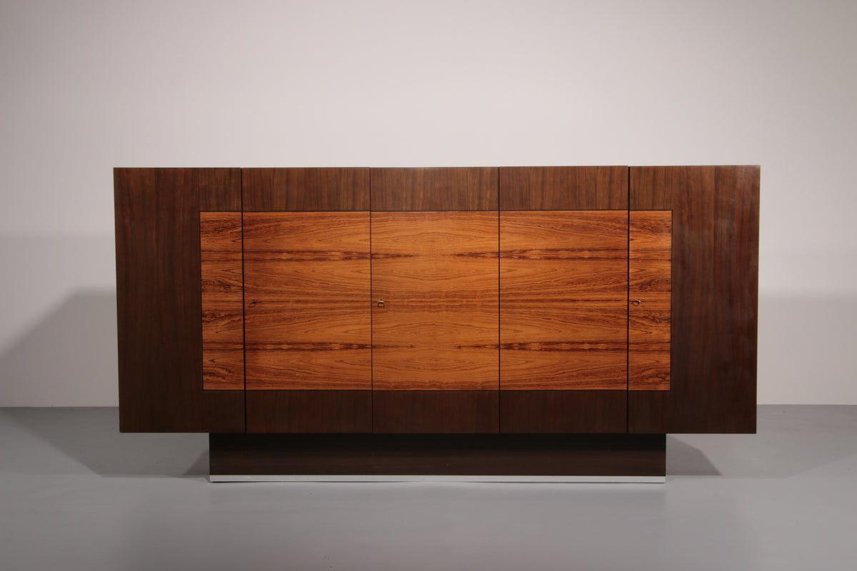 Beautiful large wall unit with plenty of storage space and a bar cabinet, 1970.